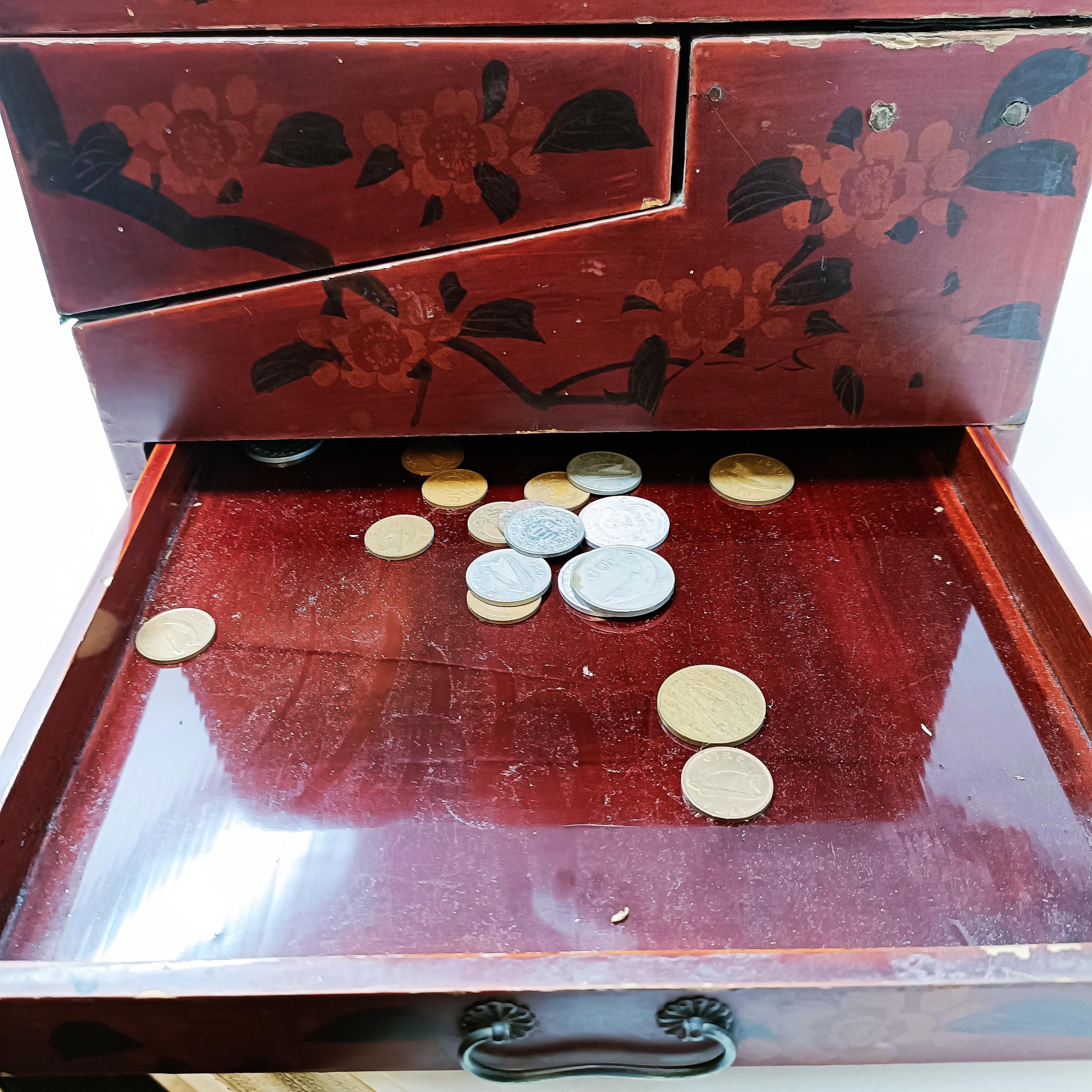 A late 19th/early 20th century Japanese lacquered writing box, 40 cm wide - Image 5 of 11