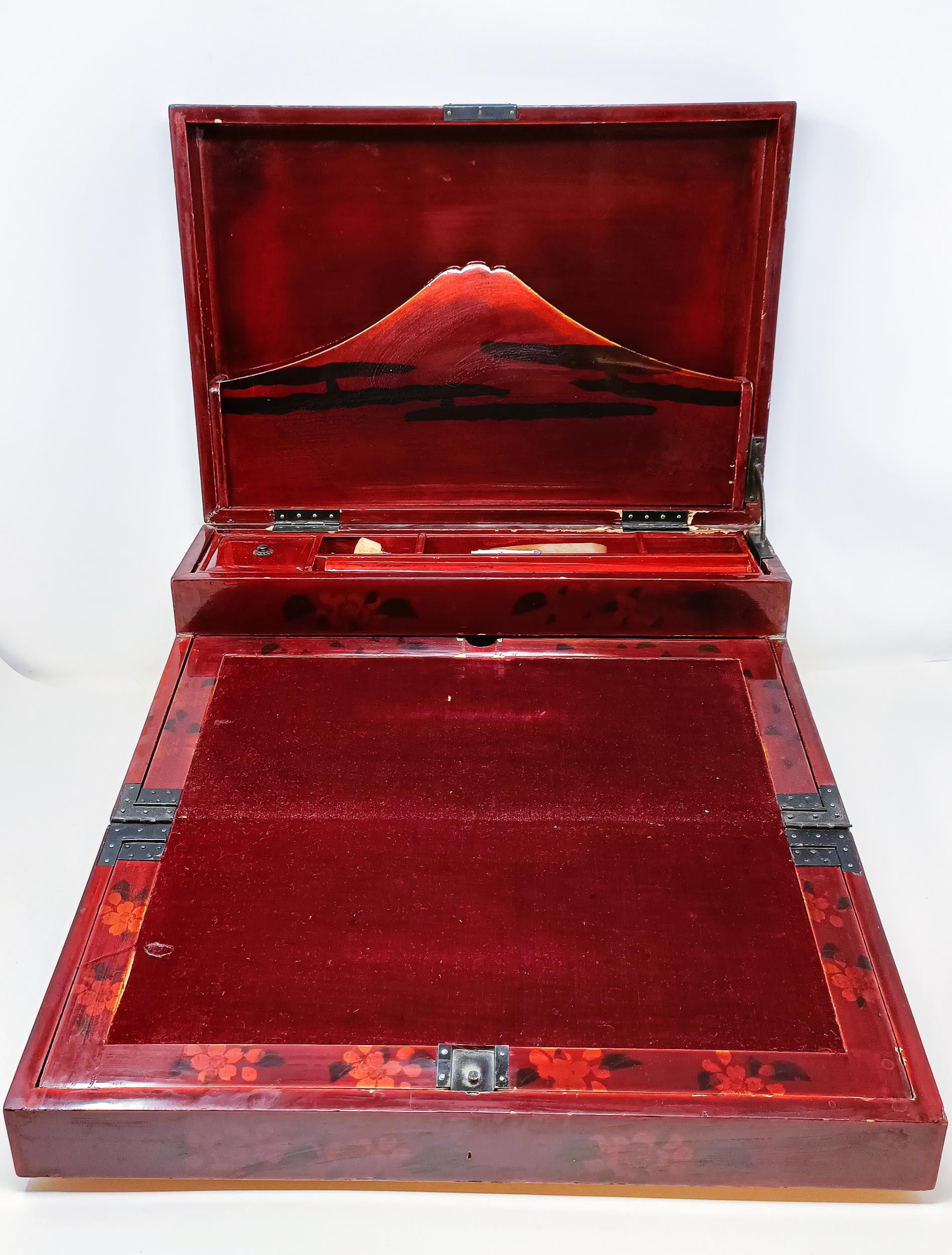 A late 19th/early 20th century Japanese lacquered writing box, 40 cm wide - Image 6 of 11