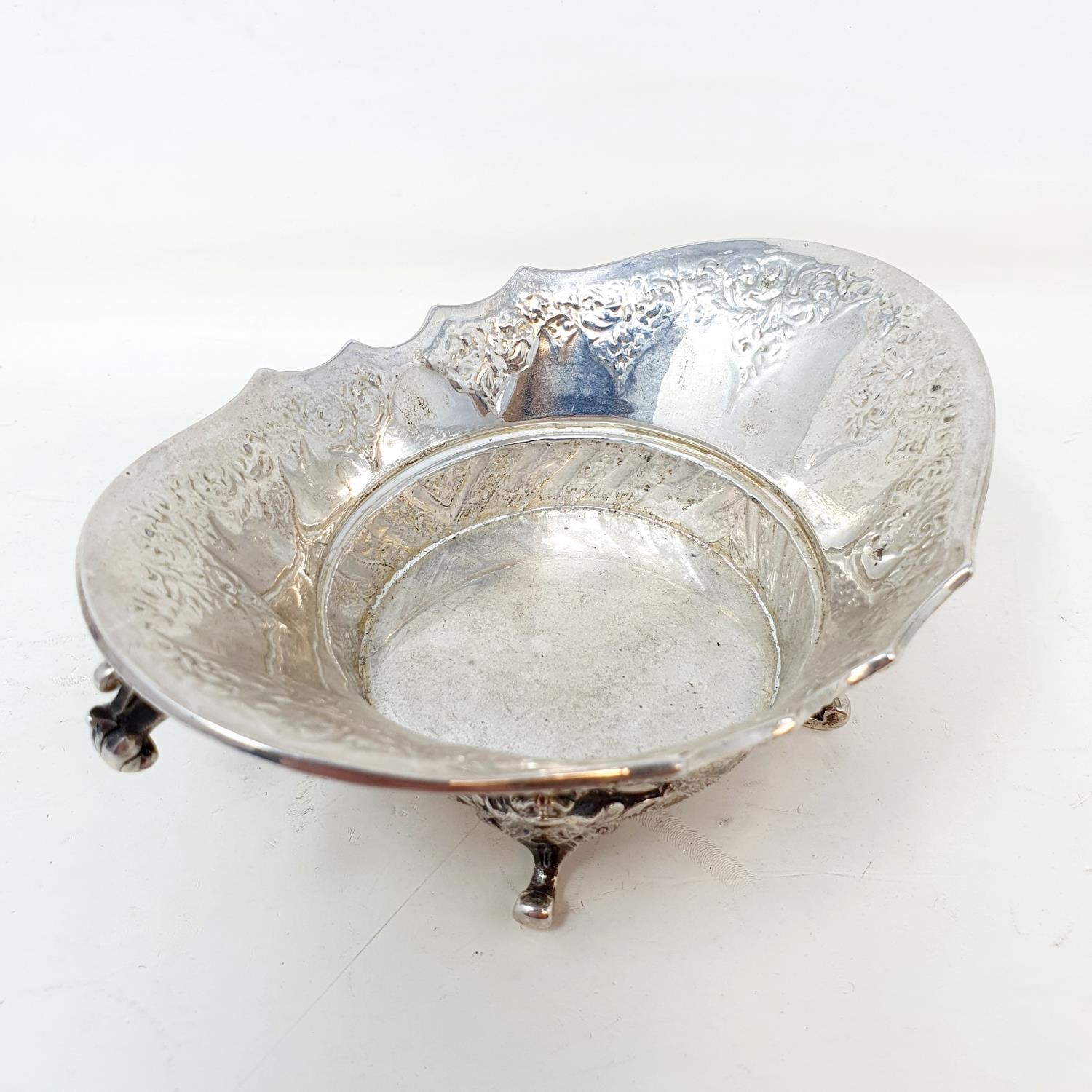 A Victorian silver sugar bowl, of oval form, London 1879, 4.3 ozt - Image 2 of 4