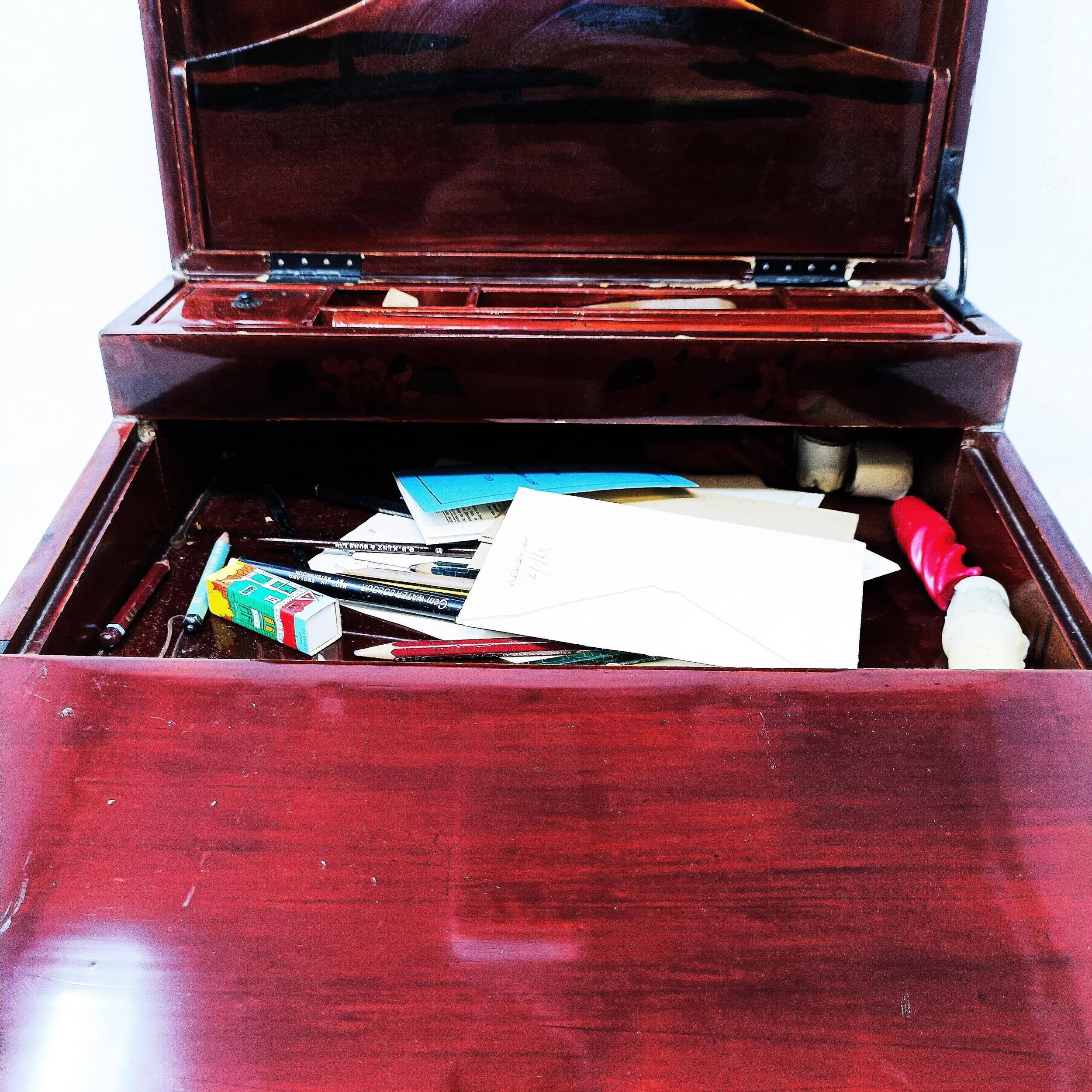 A late 19th/early 20th century Japanese lacquered writing box, 40 cm wide - Image 10 of 11