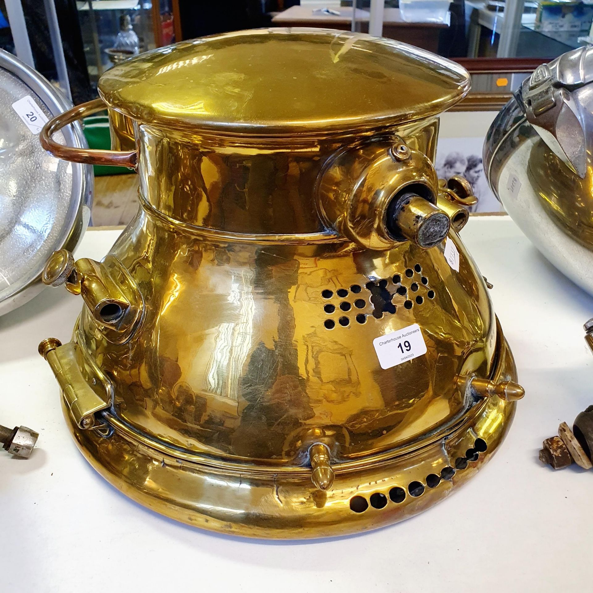 An early 20th century large Willocq Bottin acetylene brass headlamp, with a copper handle, stamped - Image 5 of 5