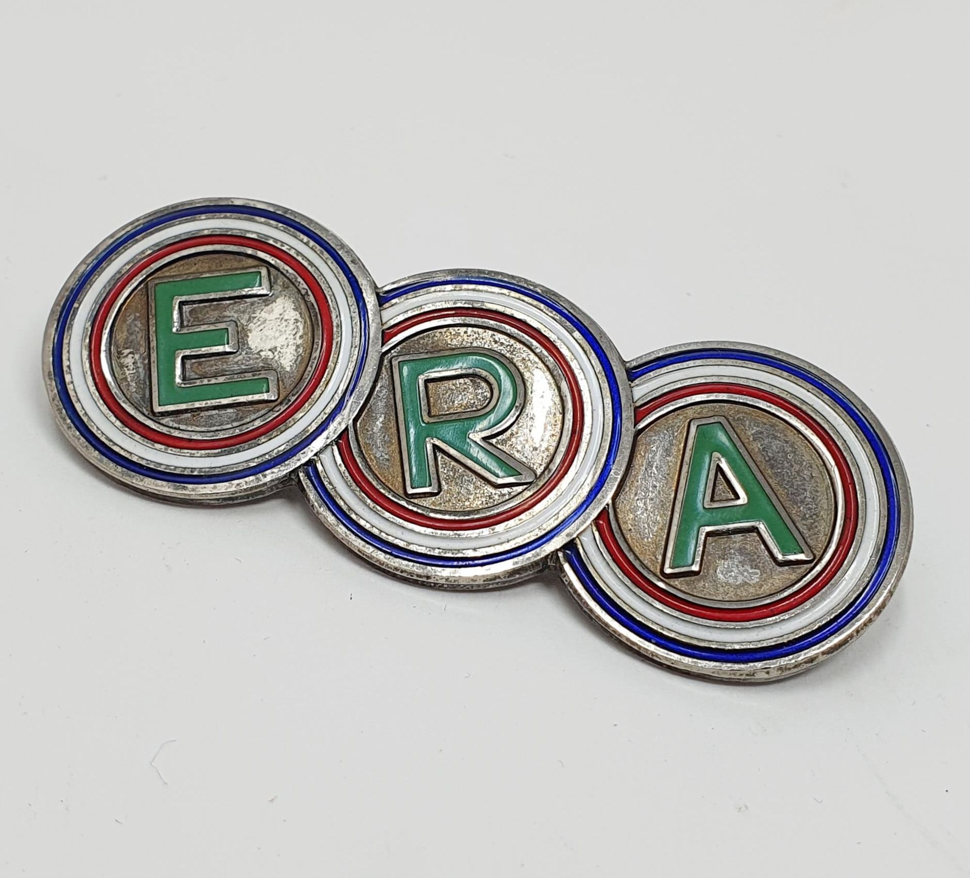 A rare ERA (English Racing Automobiles) badge, with enamel decoration, 6.5 cm wide - Image 2 of 3