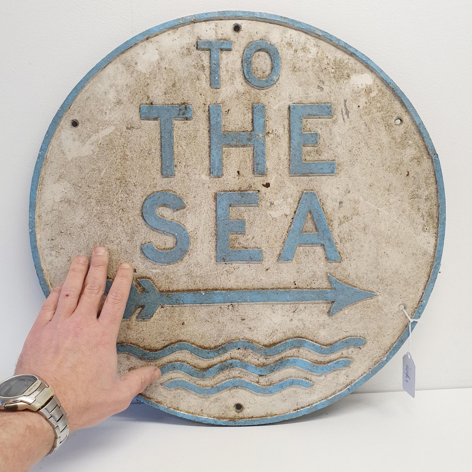 An aluminium sign, TO THE SEA, 46 cm diameter Garage stored, drilled with six holes, a small - Image 2 of 4