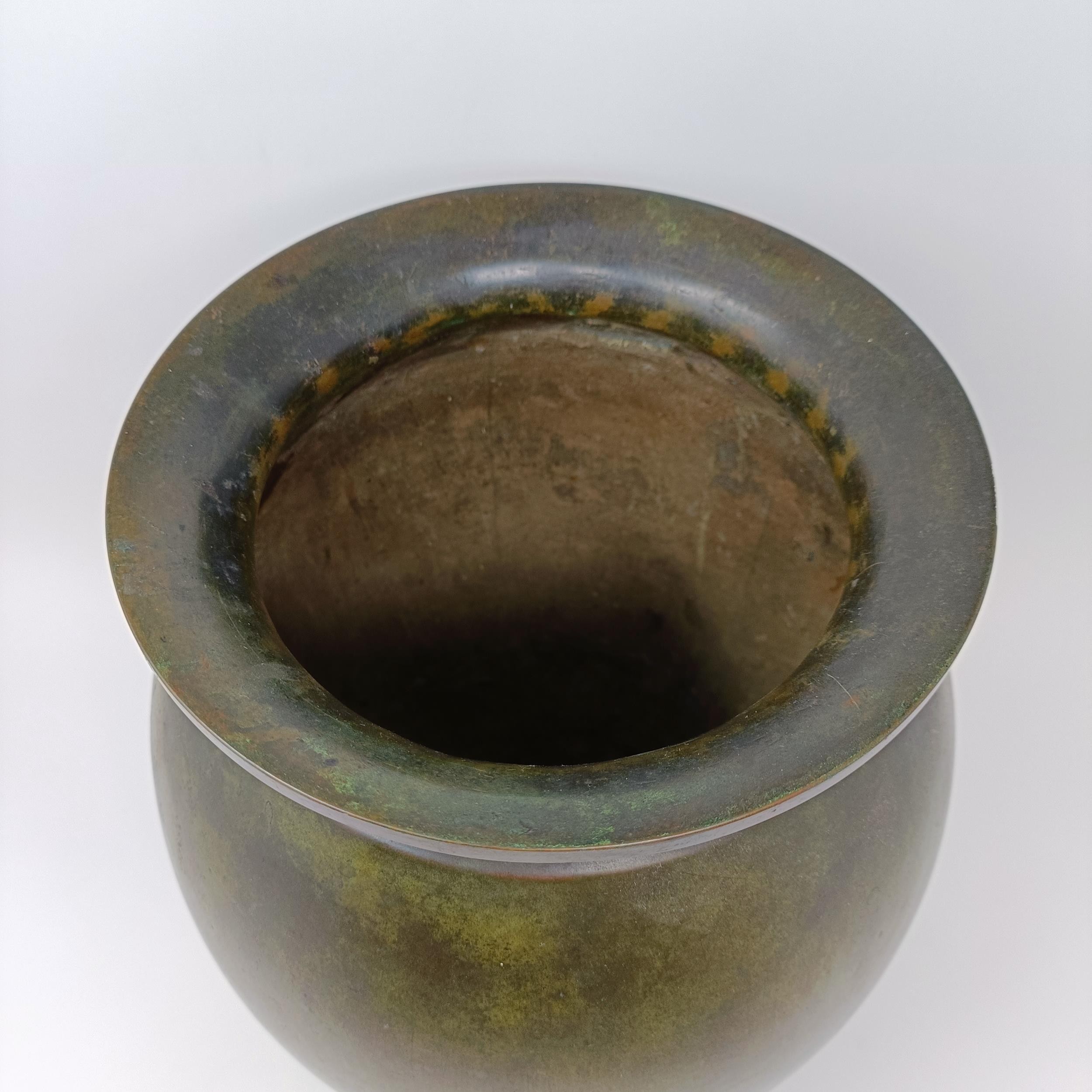 A bronze vase, 34 cm high 20th century, but no major damage and some light wear - Image 3 of 7