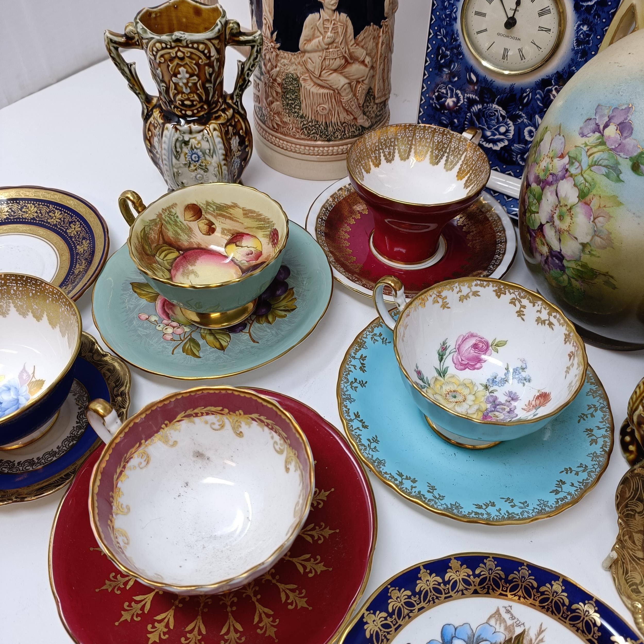 A set of four Aynsley cabinet cups and saucers, assorted other ceramics (2 boxes) - Image 7 of 20