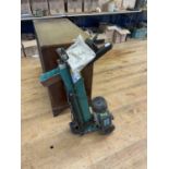 A Makita garden shredder, an electric log splitter and a lawn mower (3)