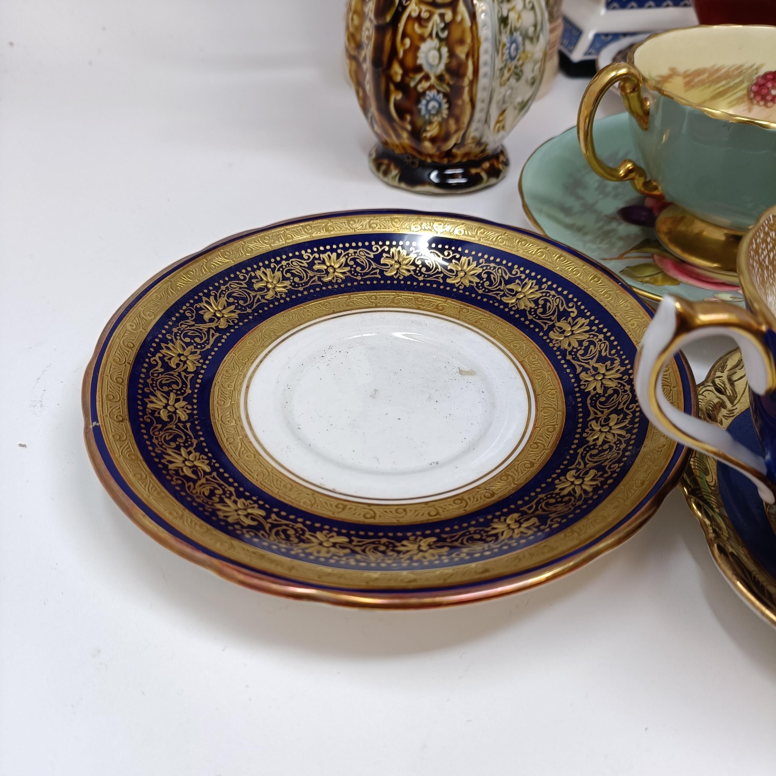 A set of four Aynsley cabinet cups and saucers, assorted other ceramics (2 boxes) - Image 10 of 20