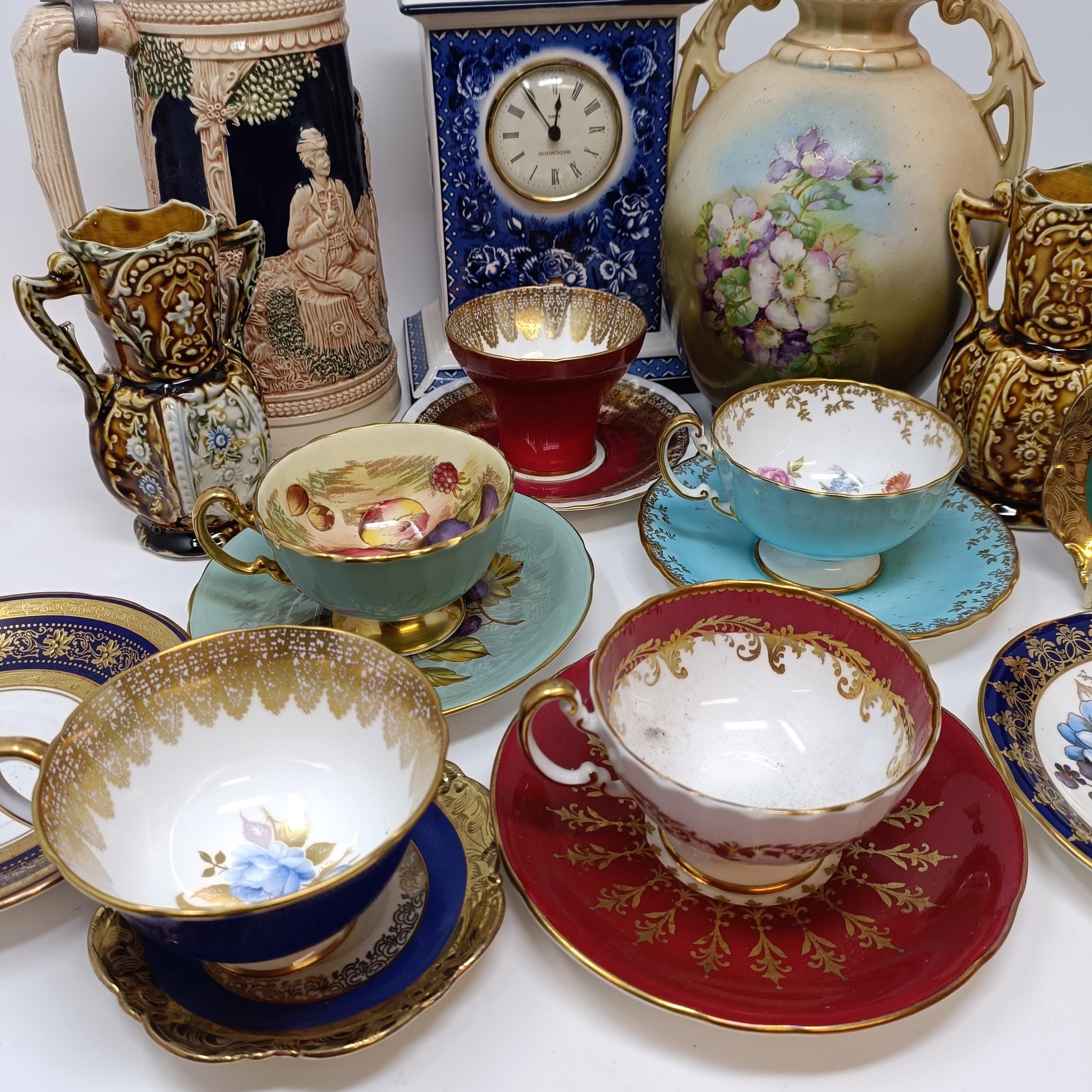 A set of four Aynsley cabinet cups and saucers, assorted other ceramics (2 boxes) - Image 6 of 20