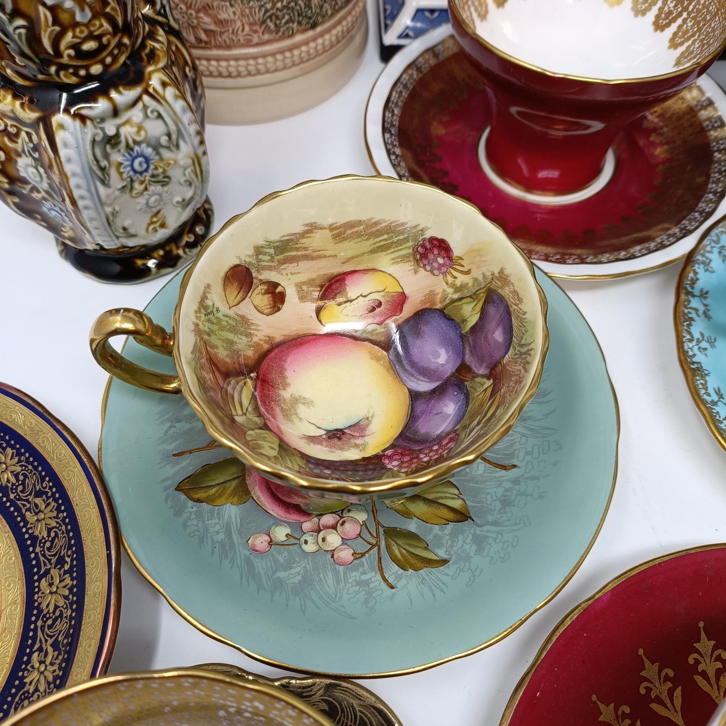 A set of four Aynsley cabinet cups and saucers, assorted other ceramics (2 boxes) - Image 12 of 20