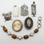 A cameo brooch, and assorted other brooches