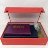 Assorted world coins and banknotes (box)