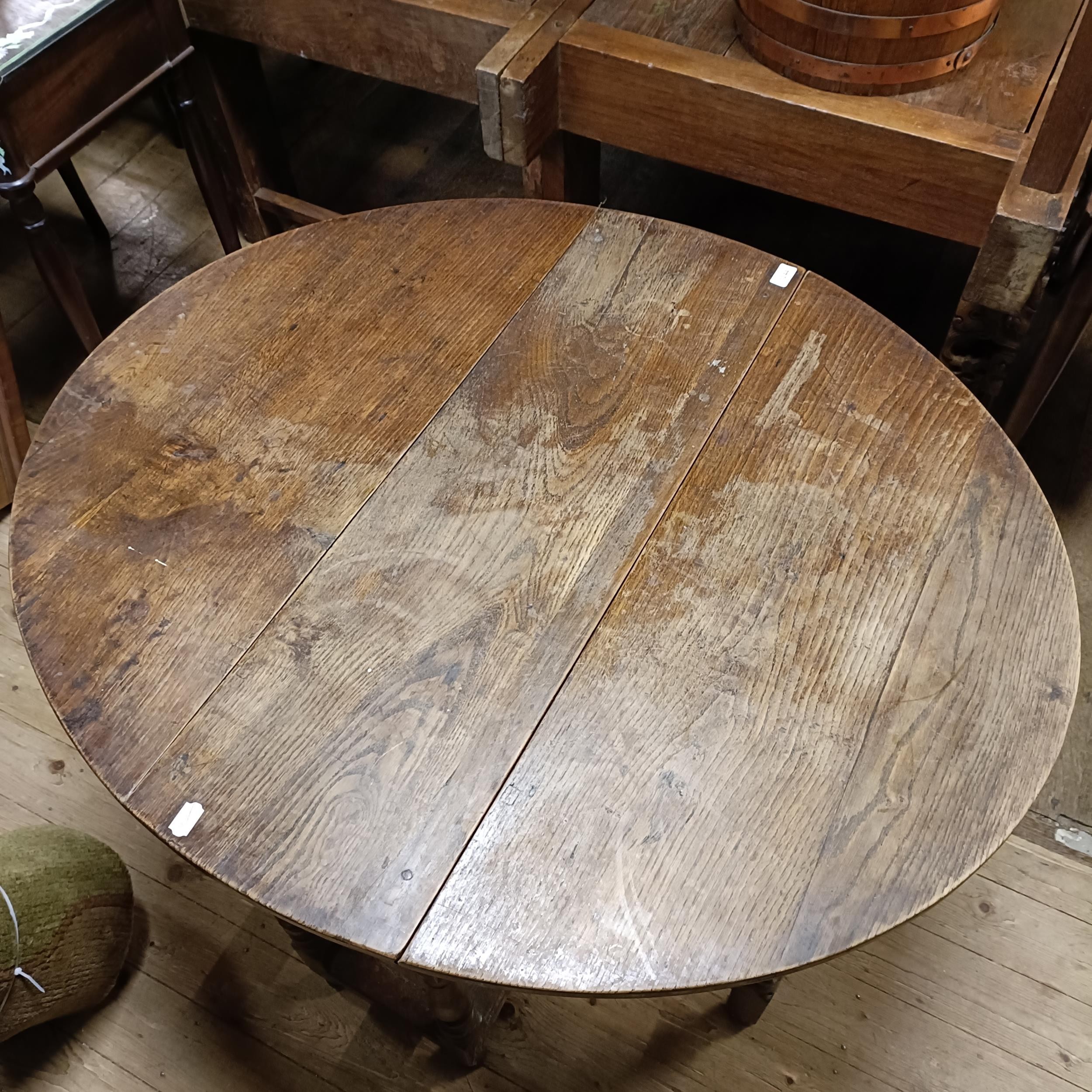 A 19th century oak gateleg table, 100 cm wide - Image 5 of 8