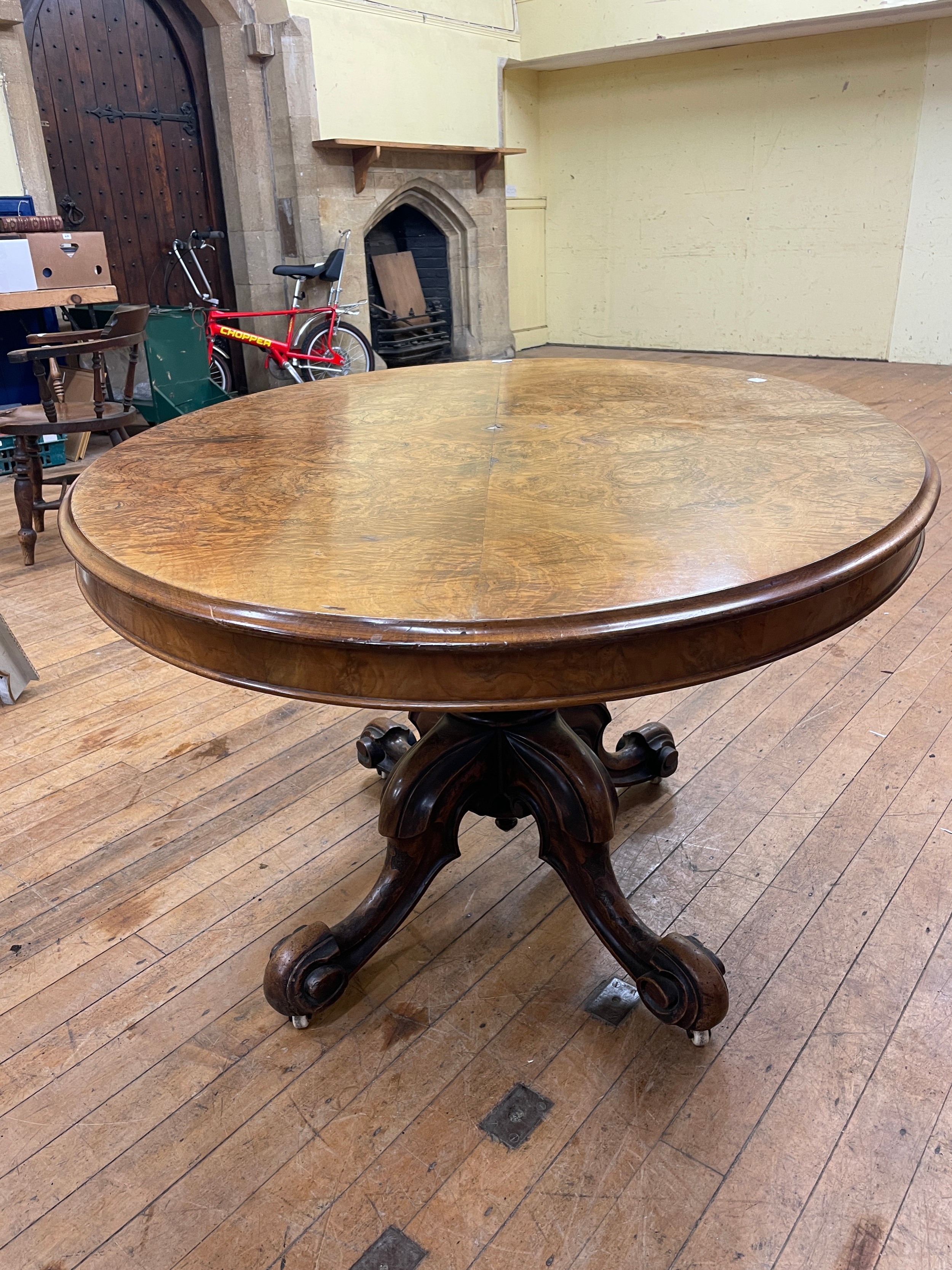 A Victorian inlaid walnut oval loo table, 140 cm wide - Image 2 of 2