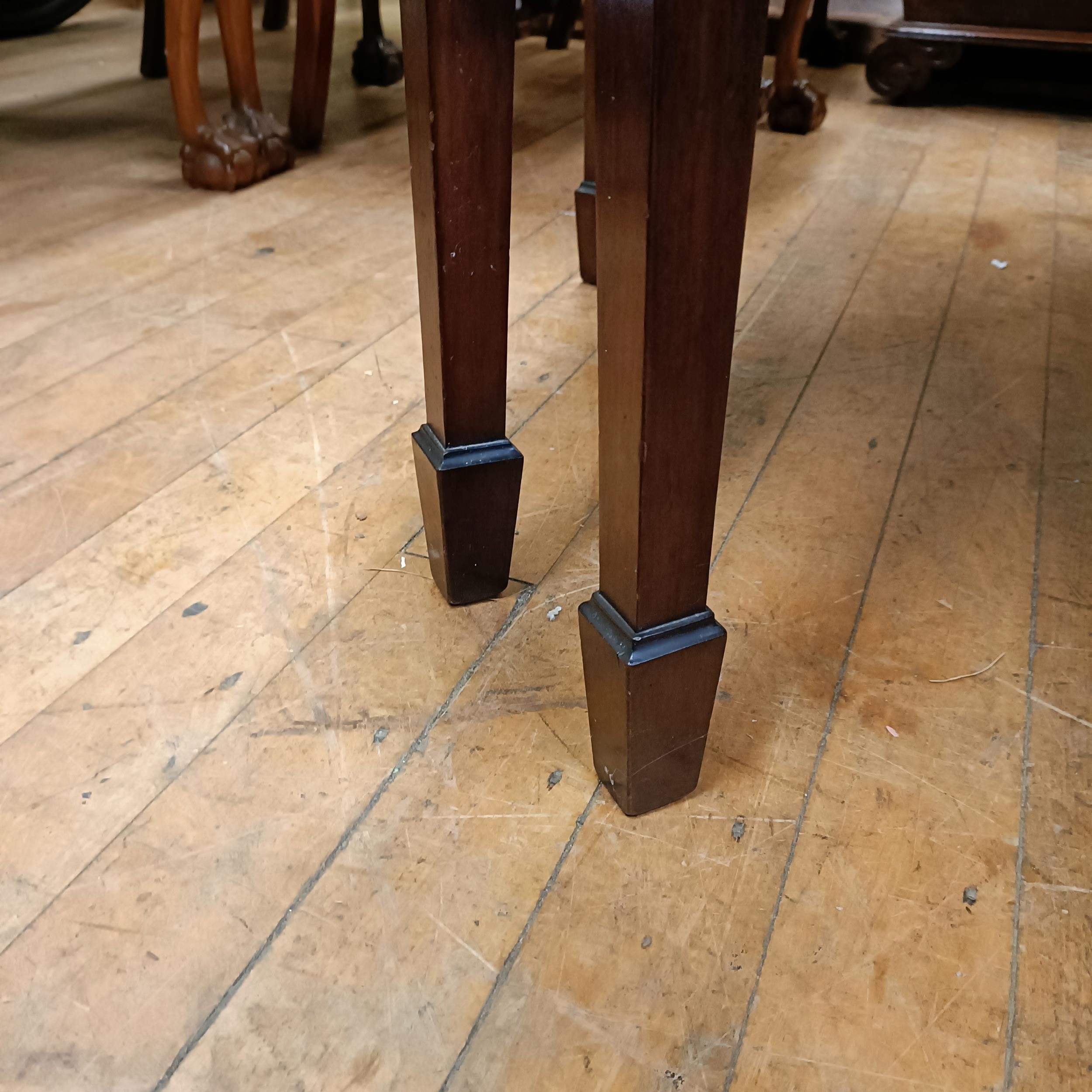 A 19th century mahogany D end dining table, with an extra leaf, 130 cm wide - Image 4 of 5