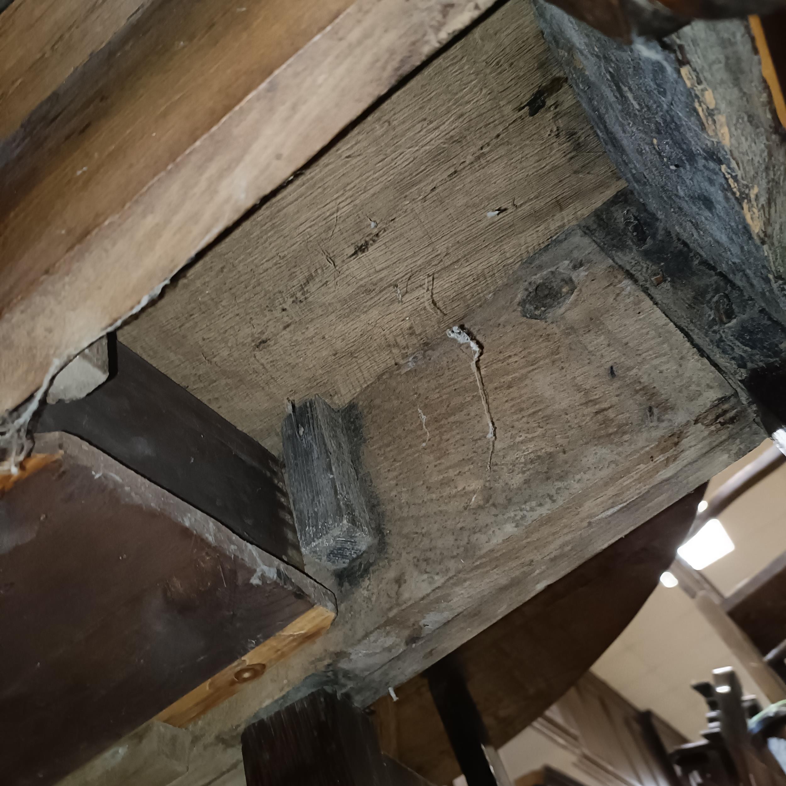 A 19th century oak gateleg table, 100 cm wide - Image 7 of 8