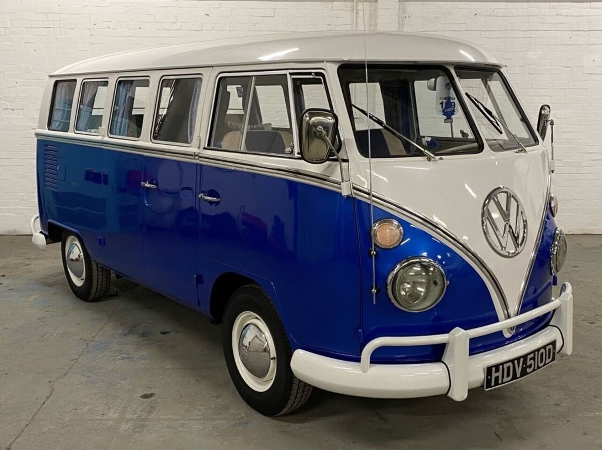1966 VW 13 Window Deluxe Splitscreen Campervan Registration number HDV 510D Chassis number 256174614 - Image 11 of 25