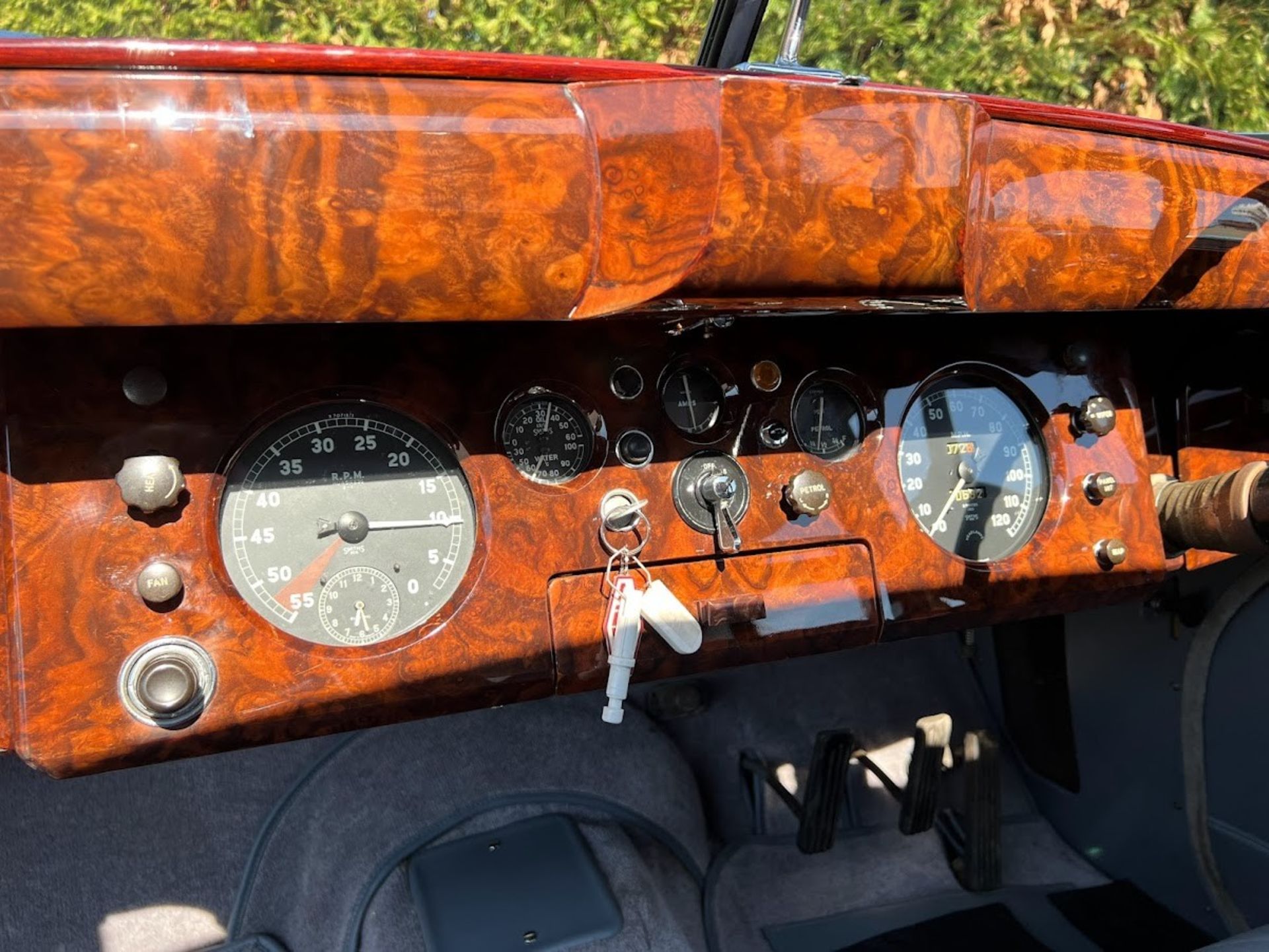 1954 Jaguar MK VII Registration number 237 UYS Chassis number 720587DN Engine number D1299-8 Grey - Image 22 of 34