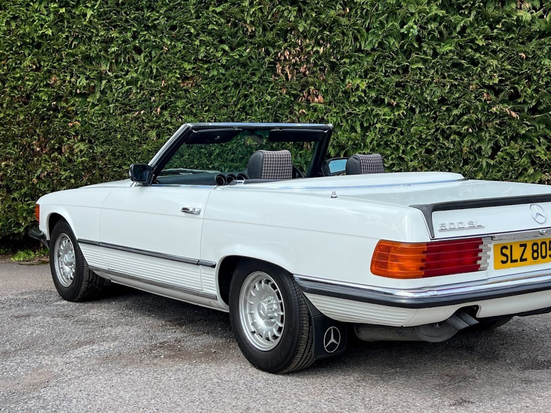 1984 Mercedes-Benz SL500 R107 Registration number SLZ 8052 Chassis number WDB1070462A016319 Engine - Image 15 of 22