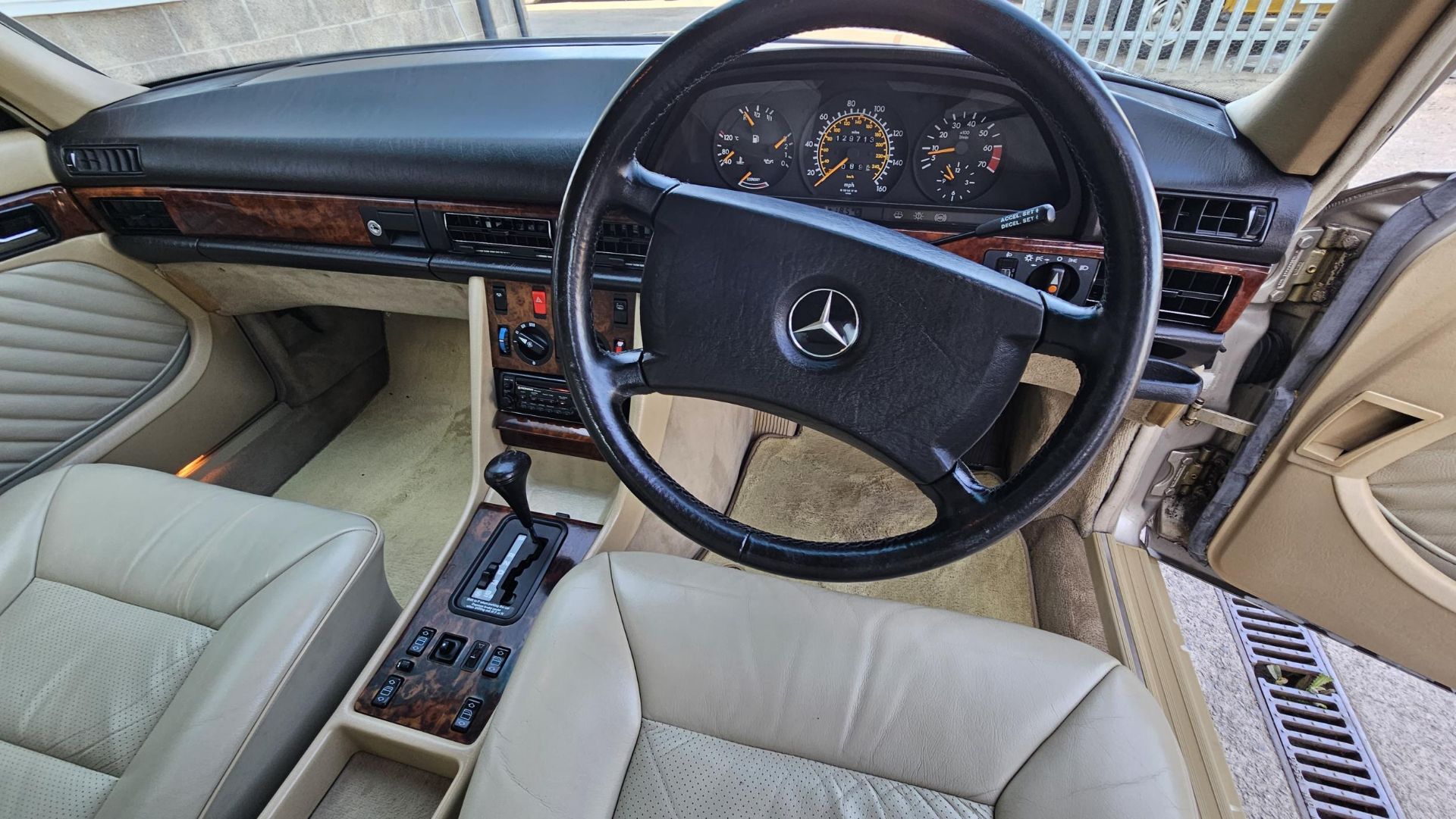 1991 Mercedes-Benz 500 SEL W126 Registration number H12 CRO Smoke silver with a beige leather - Image 23 of 35