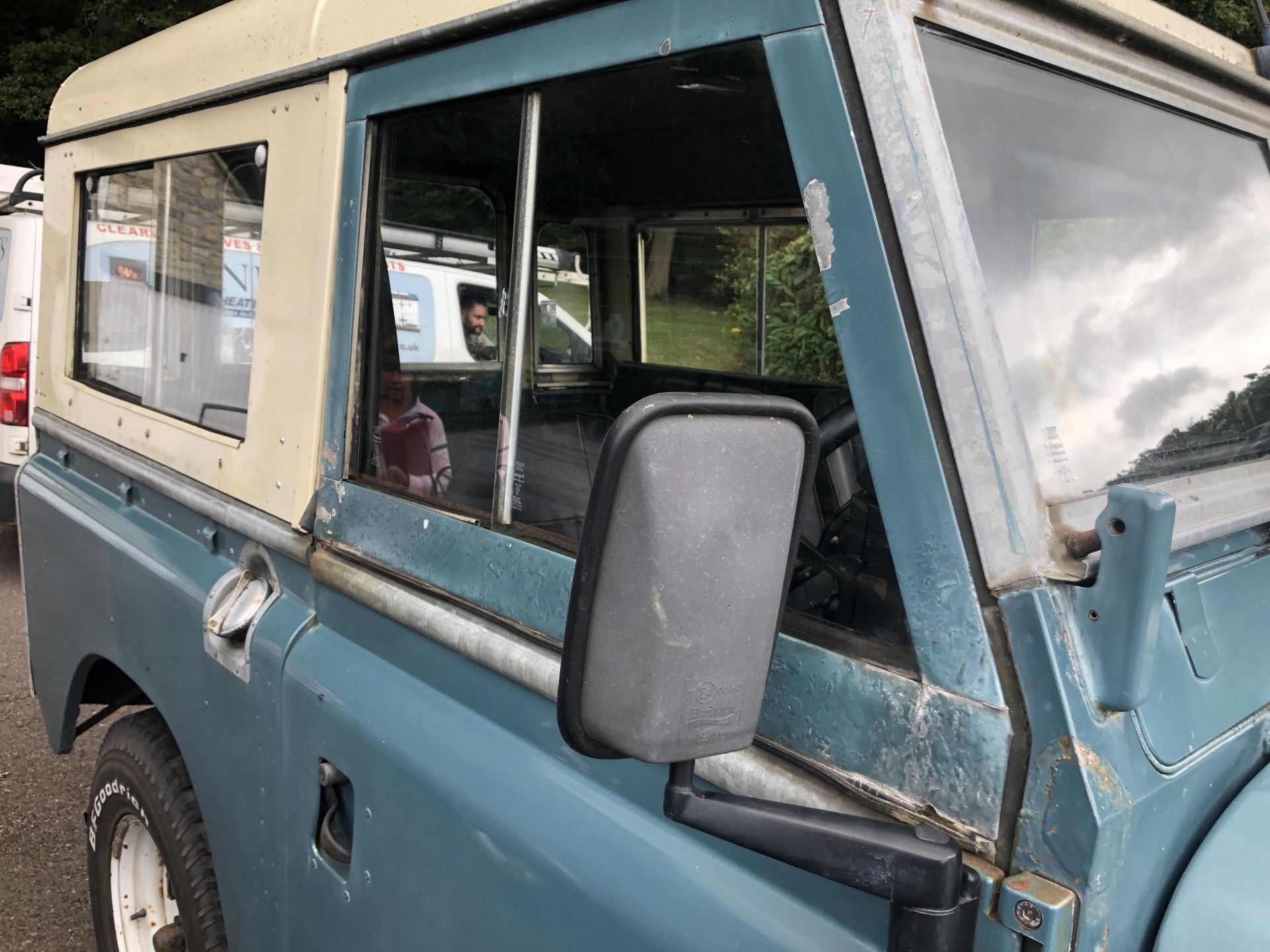 1981 Land Rover 88 inch Series III Registration number KAN 404W Blue with a white roof 2,286 cc - Image 20 of 51