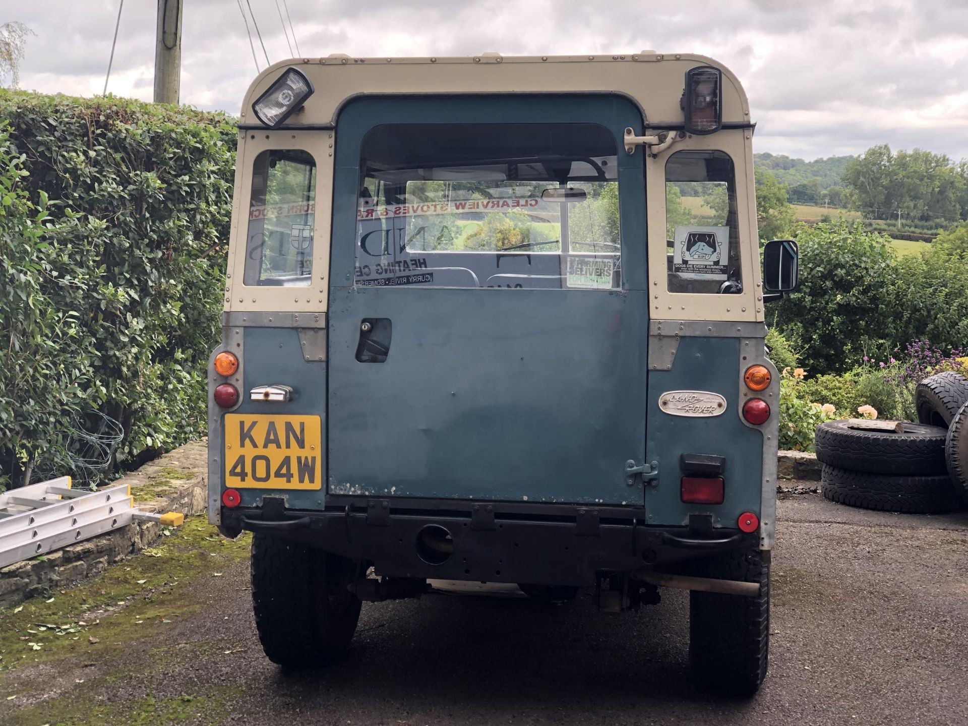 1981 Land Rover 88 inch Series III Registration number KAN 404W Blue with a white roof 2,286 cc - Image 6 of 51