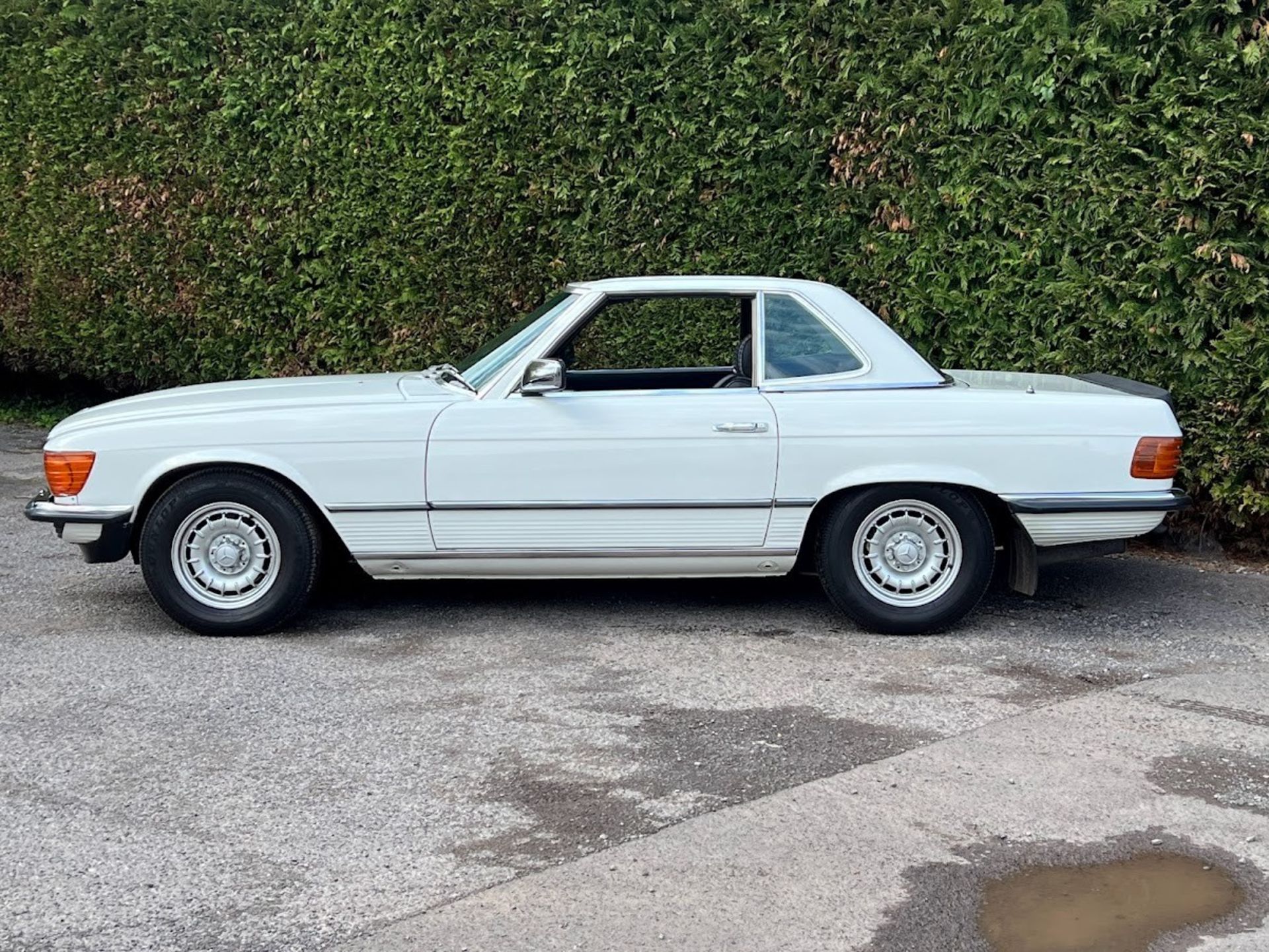 1984 Mercedes-Benz SL500 R107 Registration number SLZ 8052 Chassis number WDB1070462A016319 Engine - Image 6 of 22