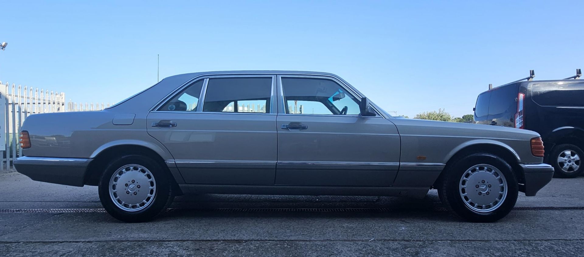 1991 Mercedes-Benz 500 SEL W126 Registration number H12 CRO Smoke silver with a beige leather - Image 5 of 35