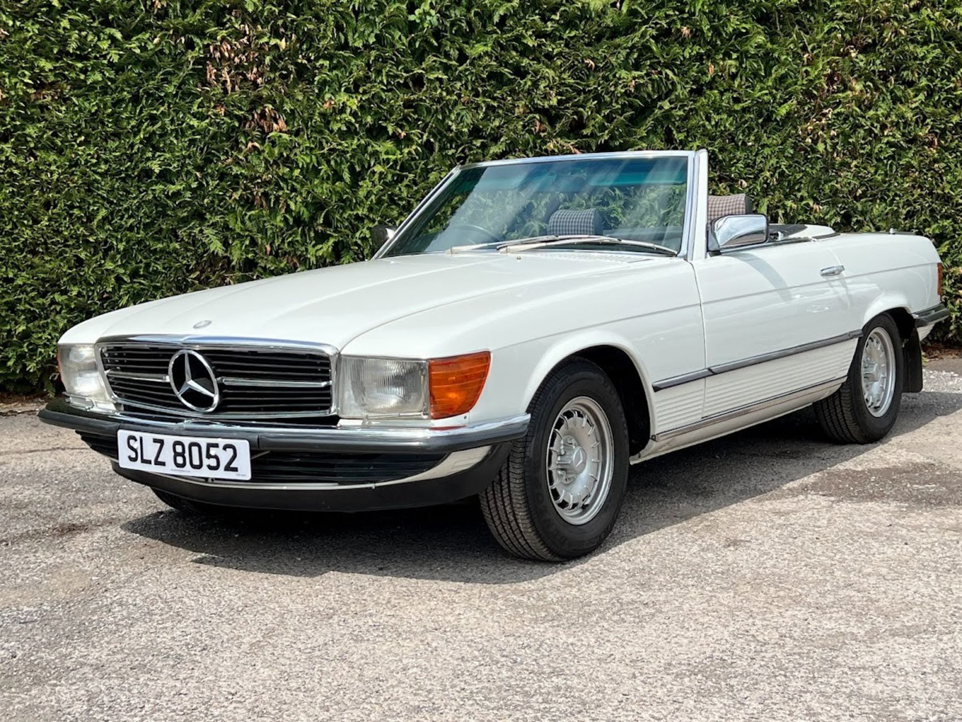 1984 Mercedes-Benz SL500 R107 Registration number SLZ 8052 Chassis number WDB1070462A016319 Engine - Image 9 of 22