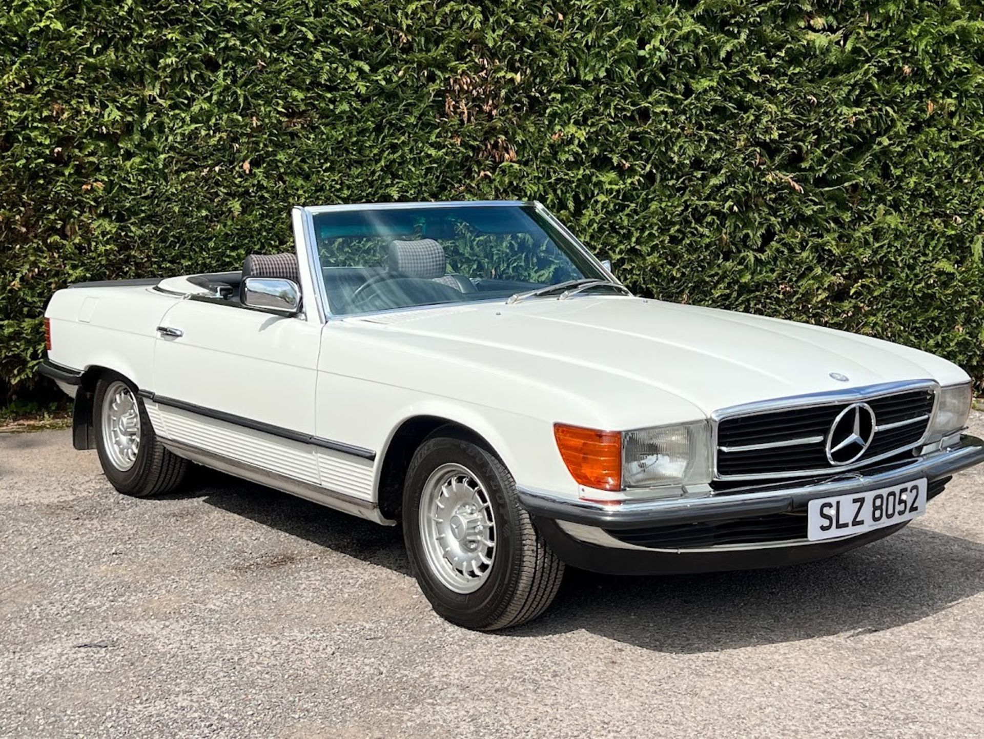 1984 Mercedes-Benz SL500 R107 Registration number SLZ 8052 Chassis number WDB1070462A016319 Engine - Image 3 of 22