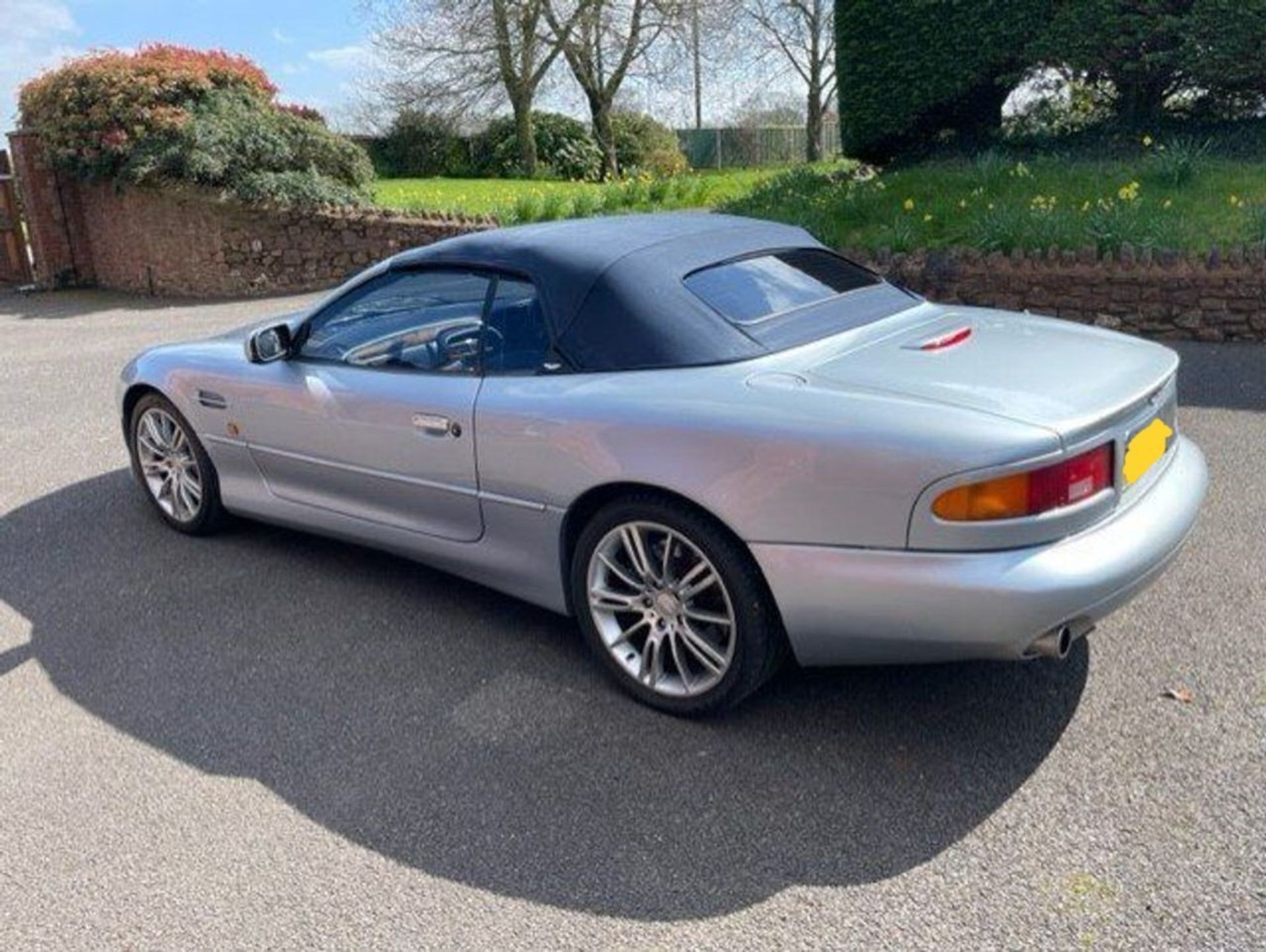 2000 Aston Martin DB7 Vantage Volante Registration number W867 UMO Light metallic blue with interior - Image 19 of 82