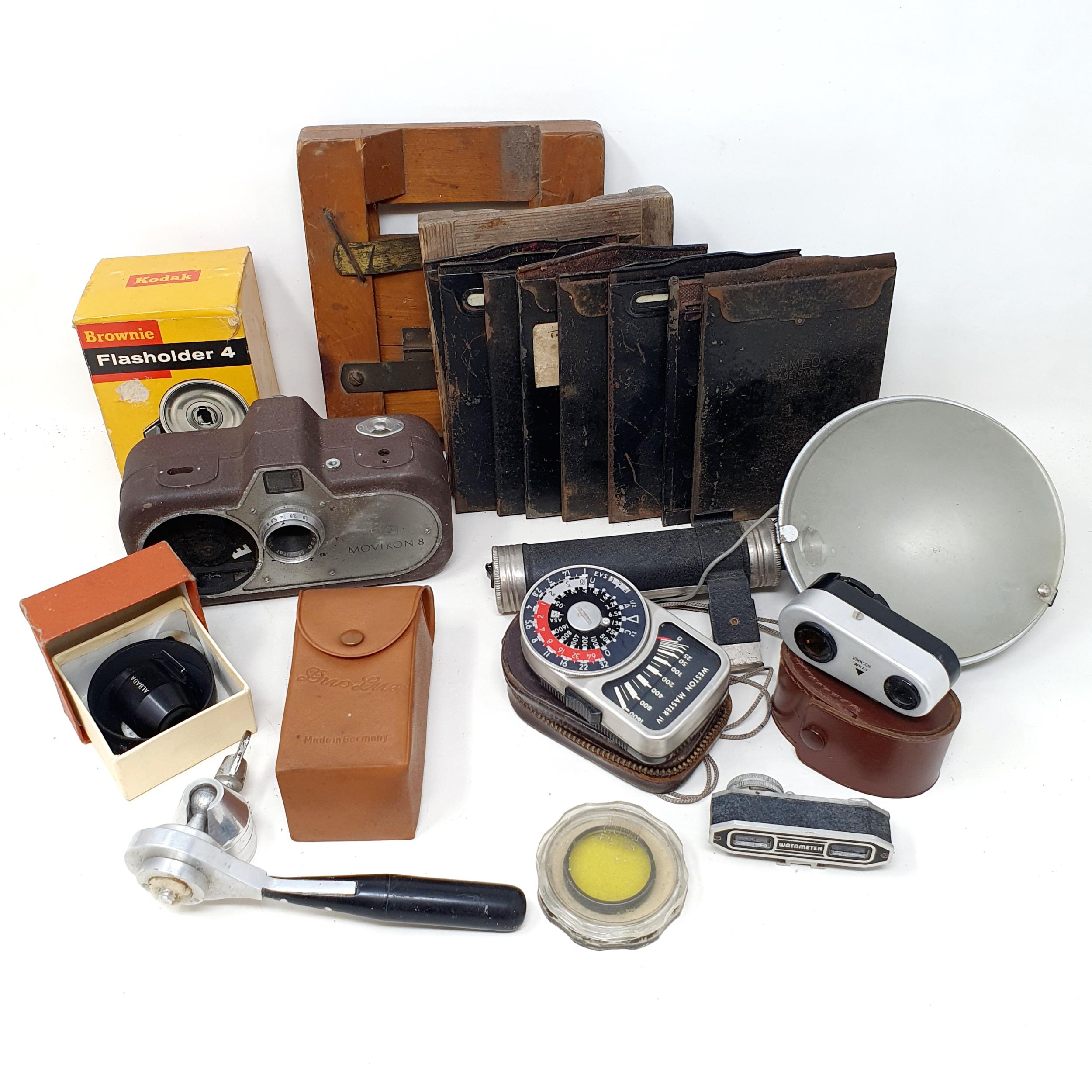 Assorted photography equipment (box)