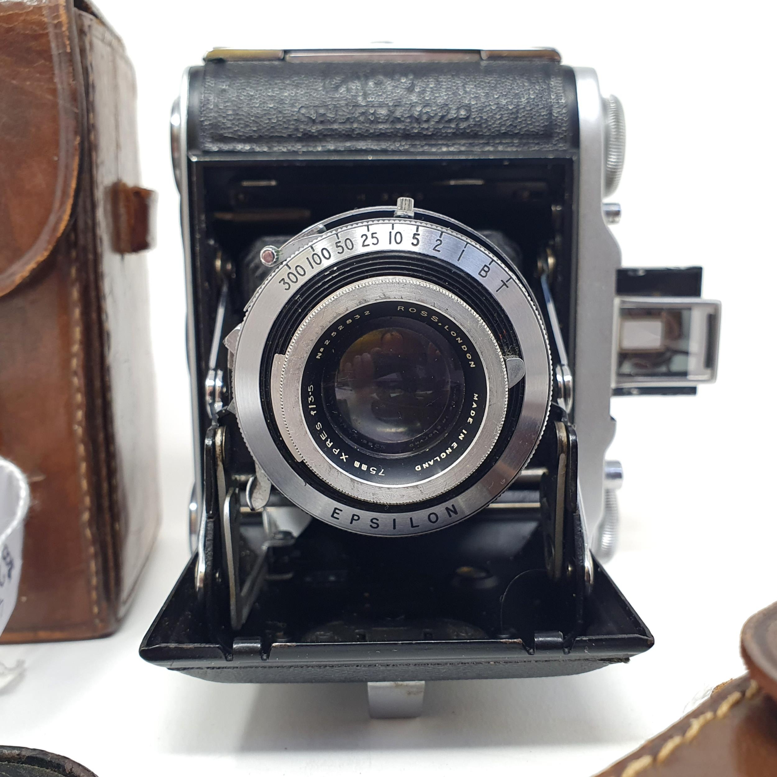 A Cronos C4 camera, in leather case, a Ensign Selfix 16-20 camera, and a leather carry case (3) - Image 2 of 5