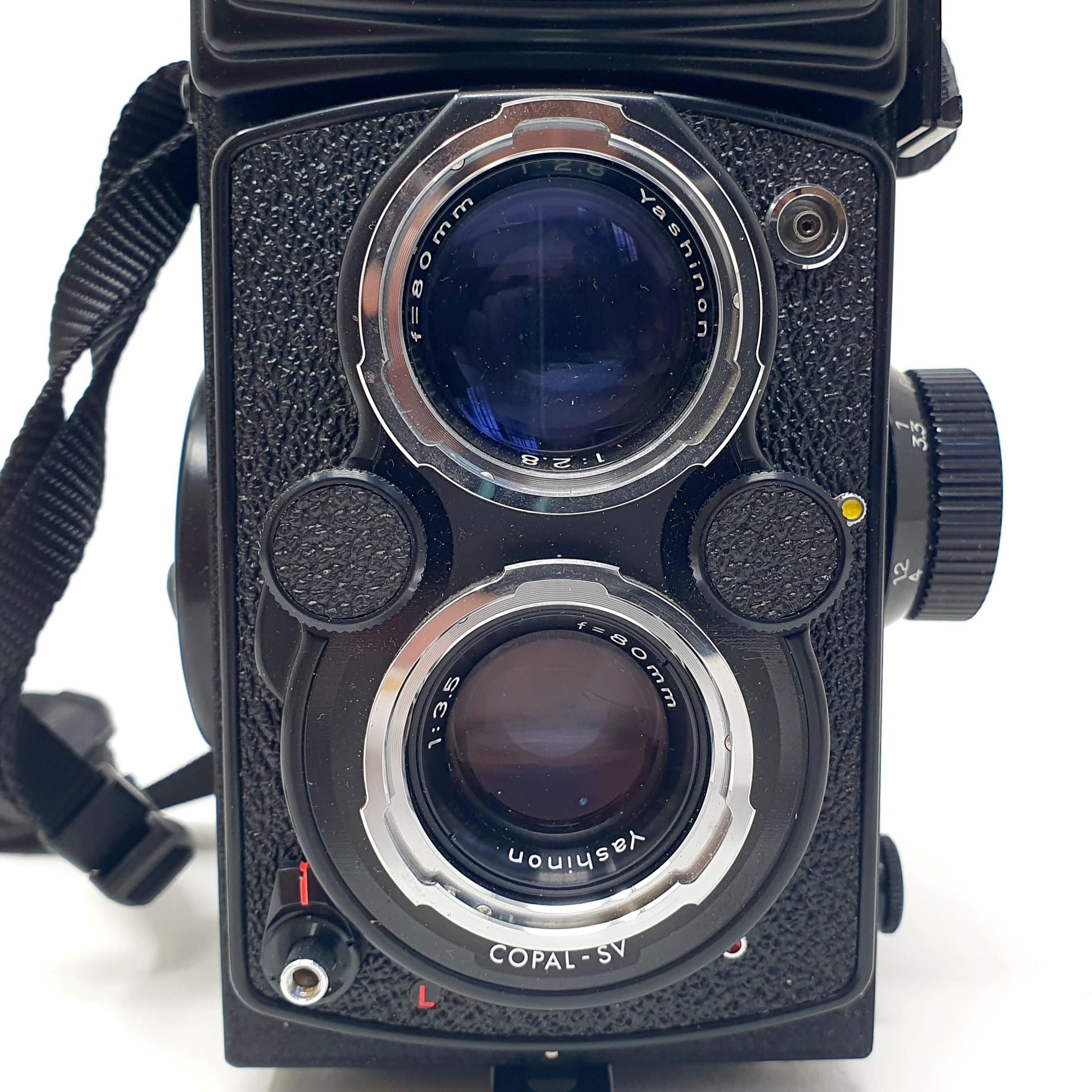 A Yashica Mat-124 G twin lens camera, in a carry case Provenance: From a single owner collection - Image 8 of 10