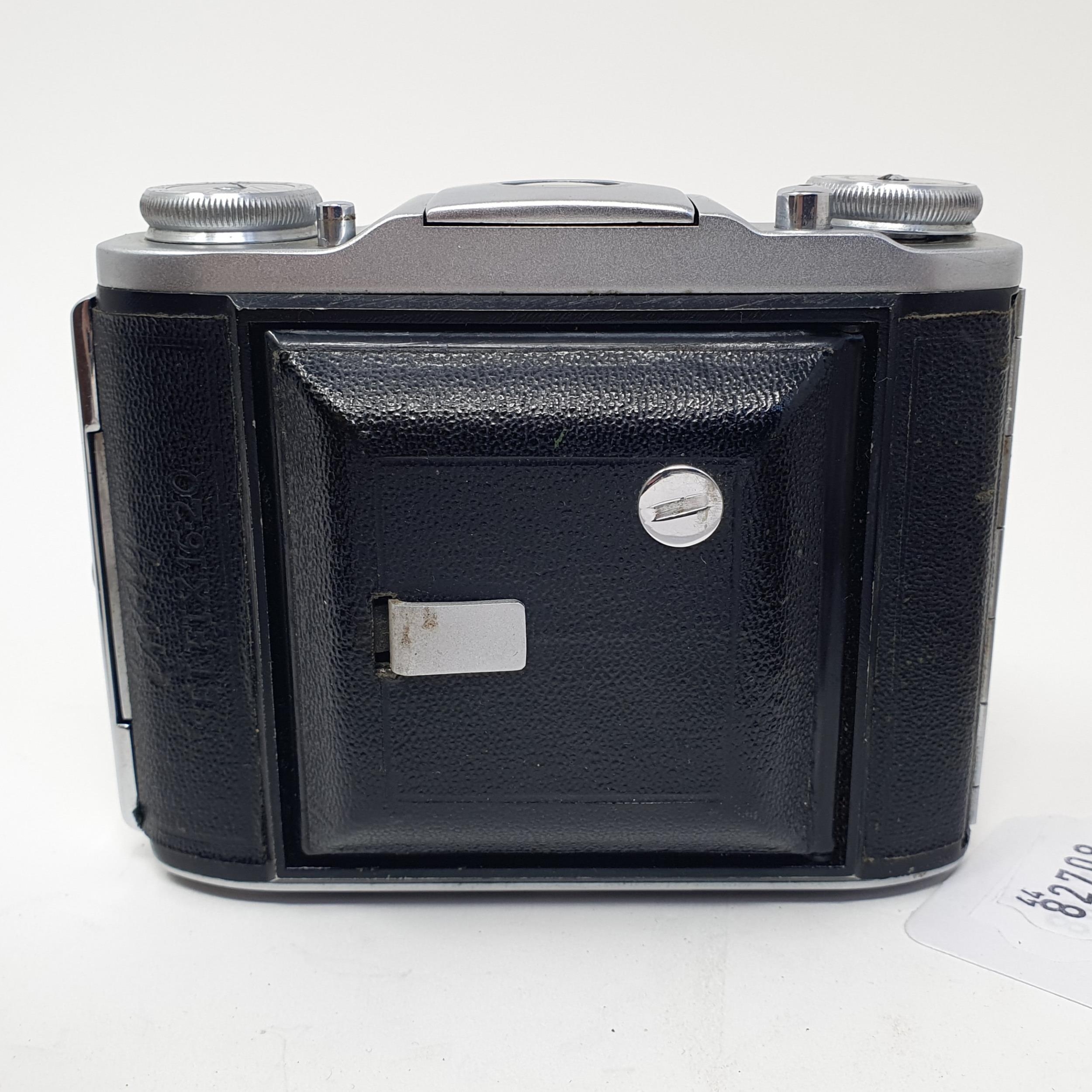 A Cronos C4 camera, in leather case, a Ensign Selfix 16-20 camera, and a leather carry case (3) - Image 5 of 5