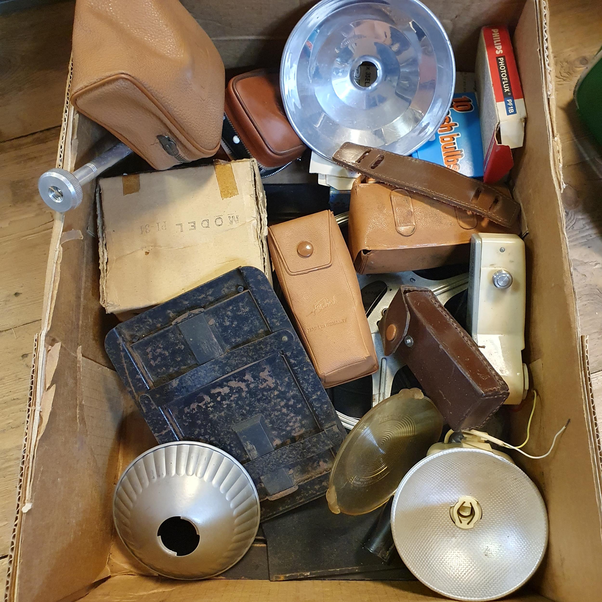 Assorted photography equipment (box) - Image 2 of 2