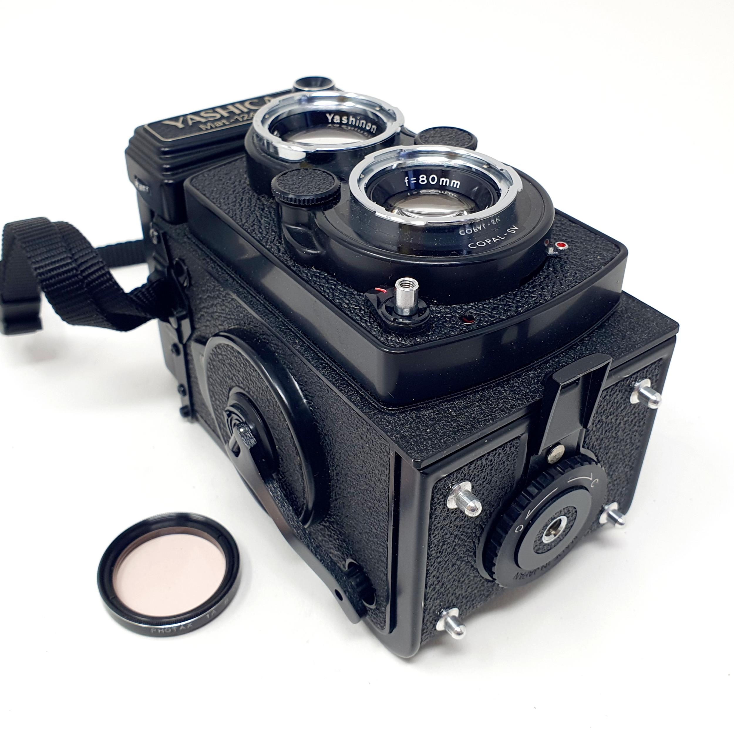 A Yashica Mat-124 G twin lens camera, in a carry case Provenance: From a single owner collection - Image 7 of 10