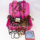 Assorted costume jewellery (box)