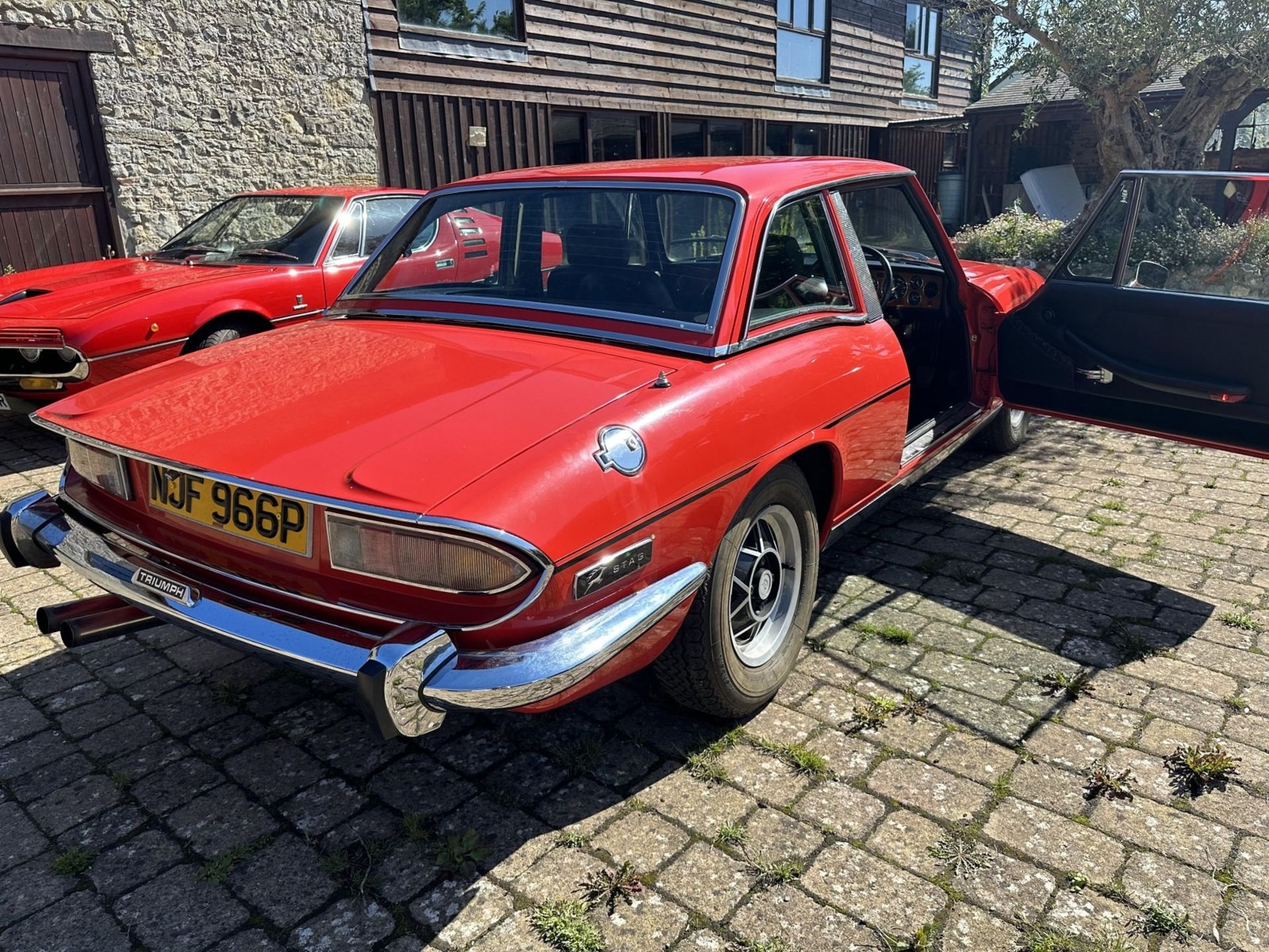 1976 Triumph Stag Registration number NJF 966P Chassis number LD413020 Engine number LF041276HE - Image 2 of 57