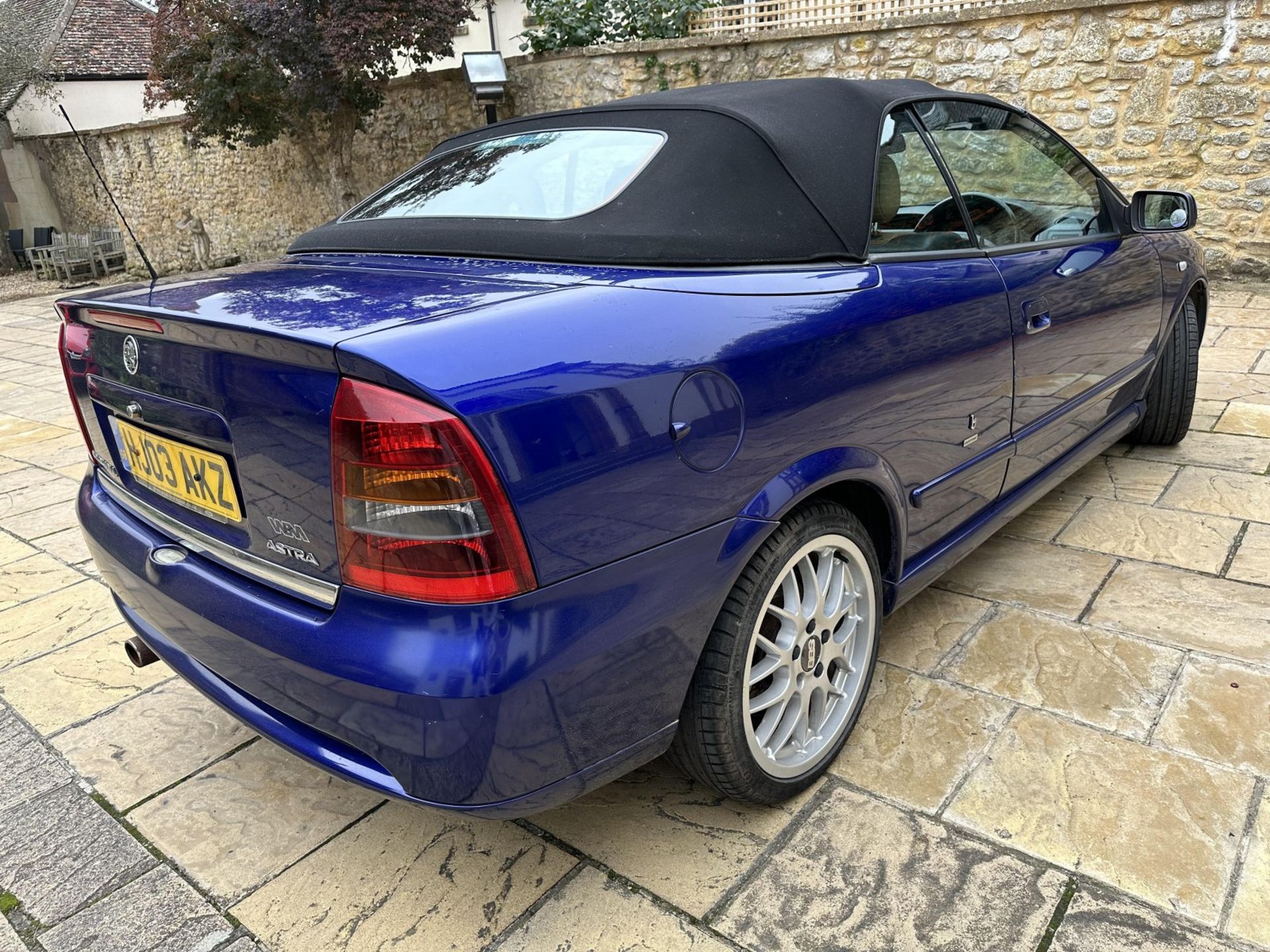 2003 Vauxhall Astra Convertible Special Edition 100 1.8 16V Registration number HJ03 AKZ Blue with a - Bild 26 aus 30