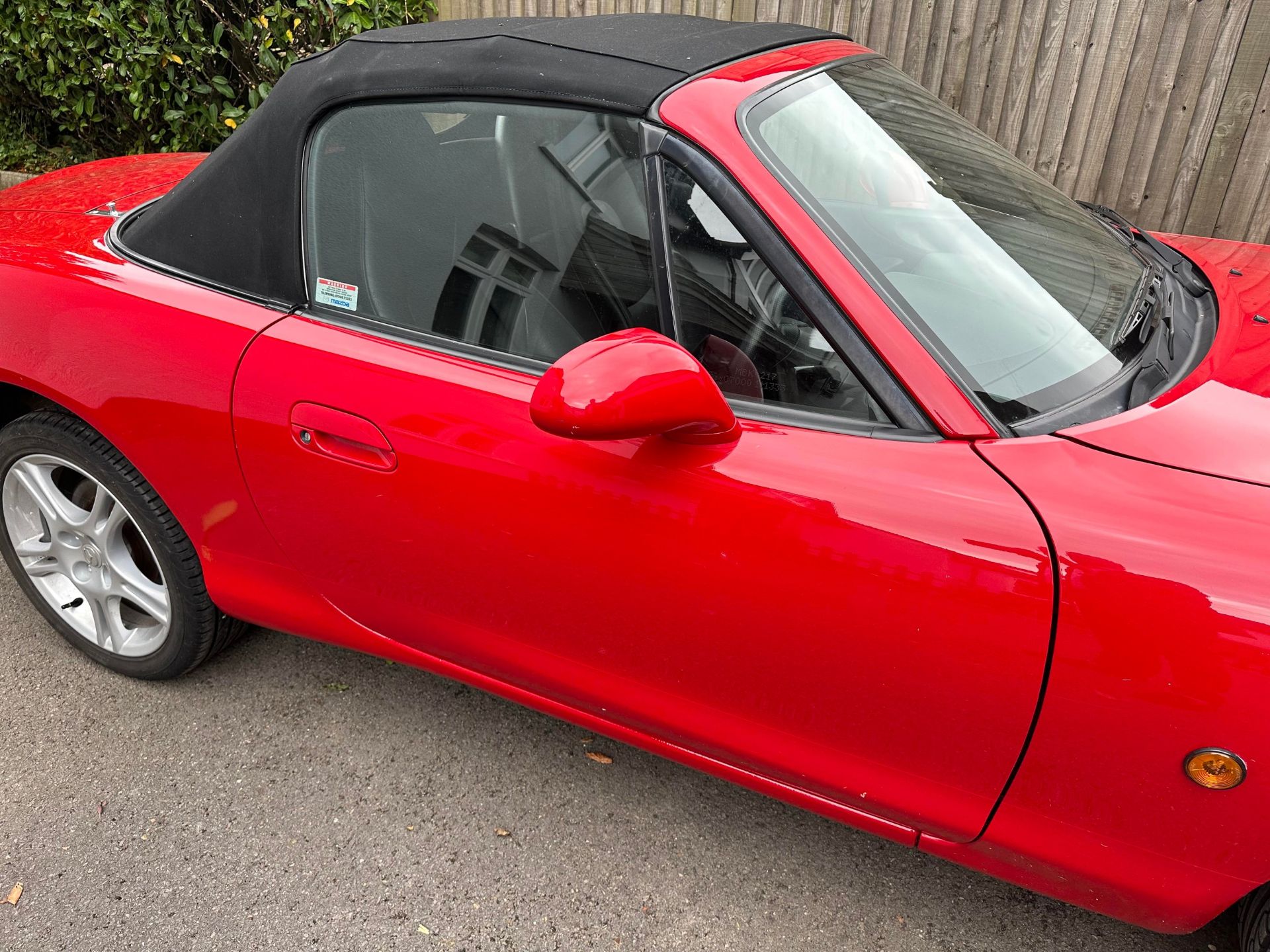 2004 Mazda MX-5 Registration YR04 KUX Chassis number JMZNB18P600401784 Red with a black leather - Bild 12 aus 45