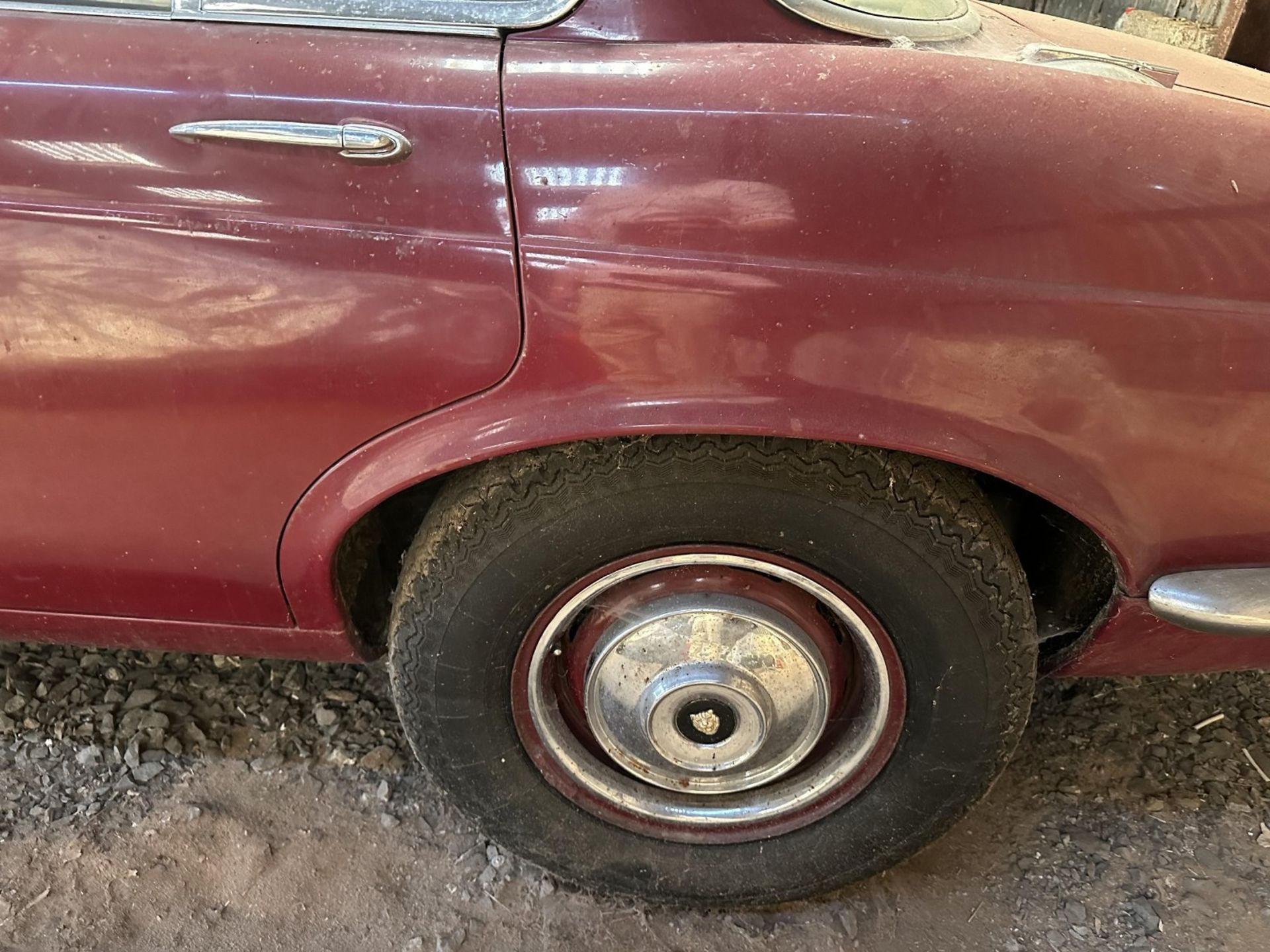 1969 Jaguar XJ6 4.2 Being sold without reserve Registration number THT 963G Red with a mushroom - Image 10 of 73