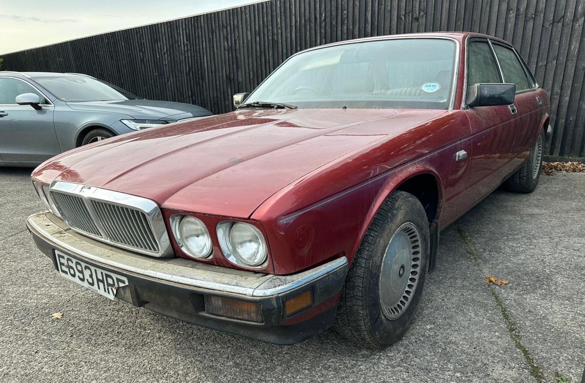 1987 Jaguar XJ6 Being sold without reserve Registration number E693 HRF Red with a tan leather - Bild 8 aus 14