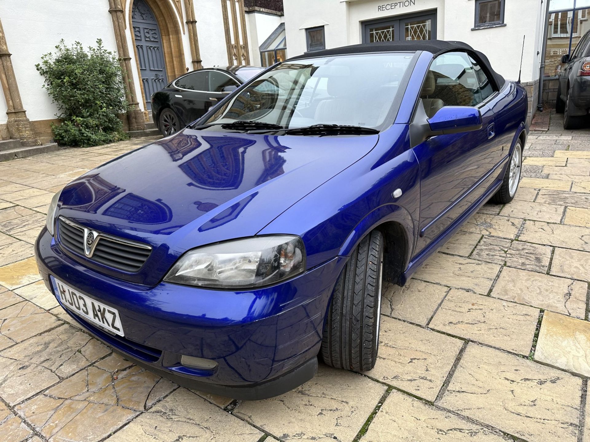 2003 Vauxhall Astra Convertible Special Edition 100 1.8 16V Registration number HJ03 AKZ Blue with a - Bild 3 aus 30