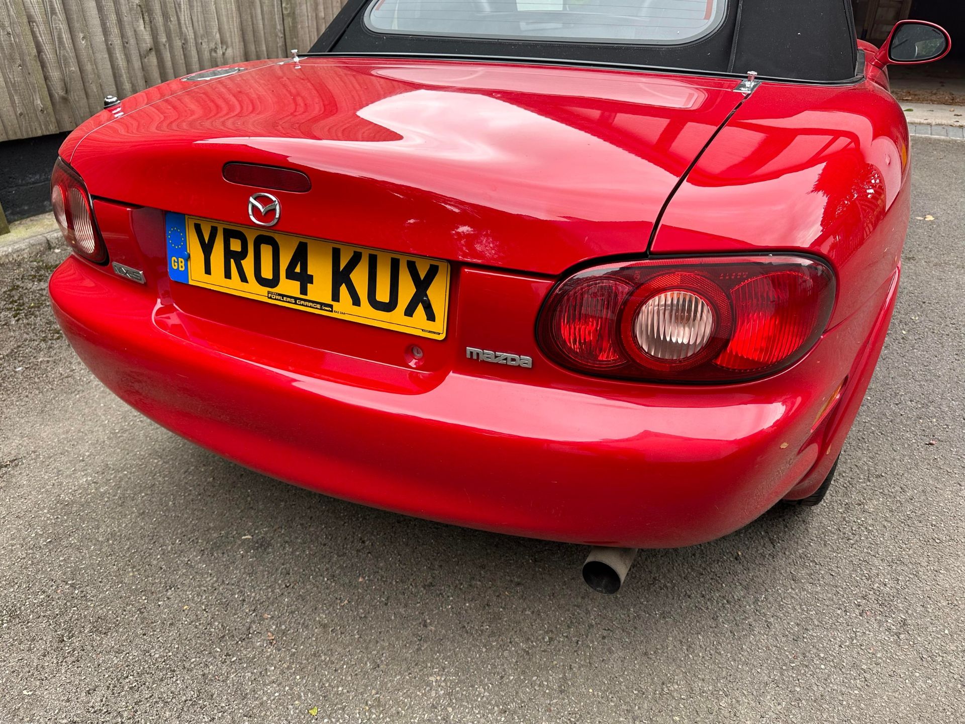 2004 Mazda MX-5 Registration YR04 KUX Chassis number JMZNB18P600401784 Red with a black leather - Bild 8 aus 45