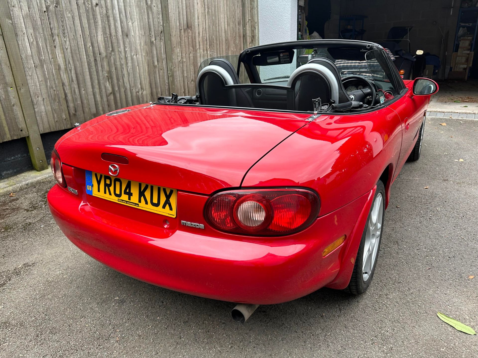 2004 Mazda MX-5 Registration YR04 KUX Chassis number JMZNB18P600401784 Red with a black leather - Bild 5 aus 45