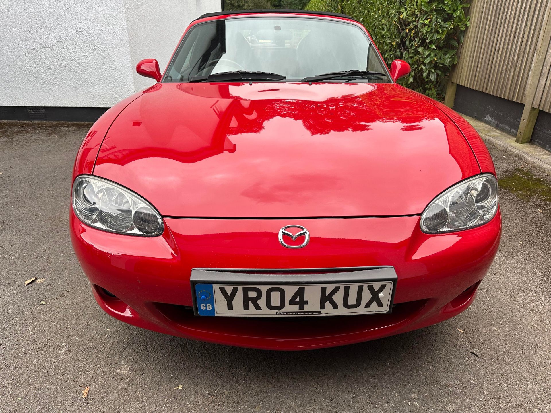 2004 Mazda MX-5 Registration YR04 KUX Chassis number JMZNB18P600401784 Red with a black leather - Bild 6 aus 45