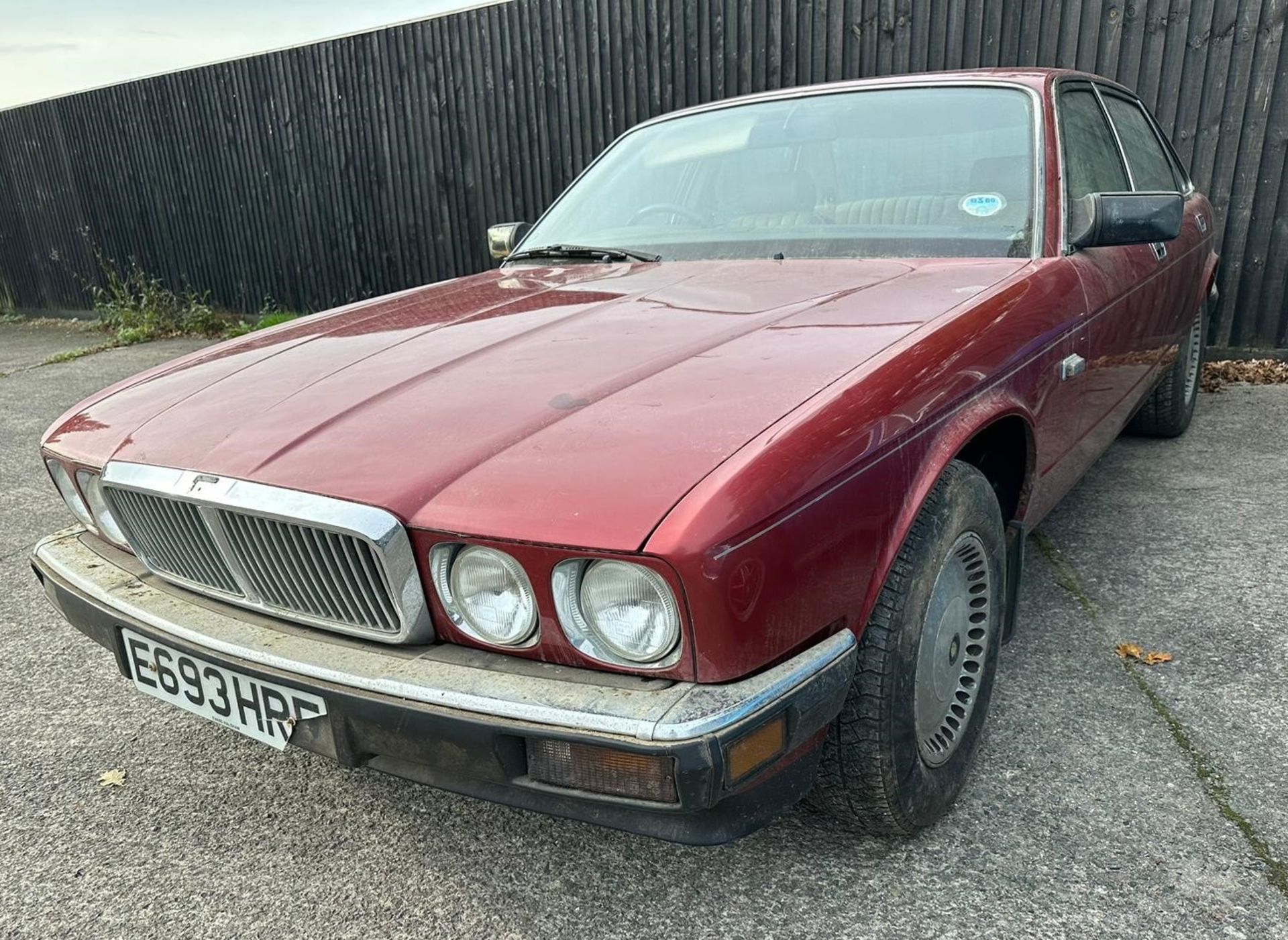 1987 Jaguar XJ6 Being sold without reserve Registration number E693 HRF Red with a tan leather - Bild 3 aus 14