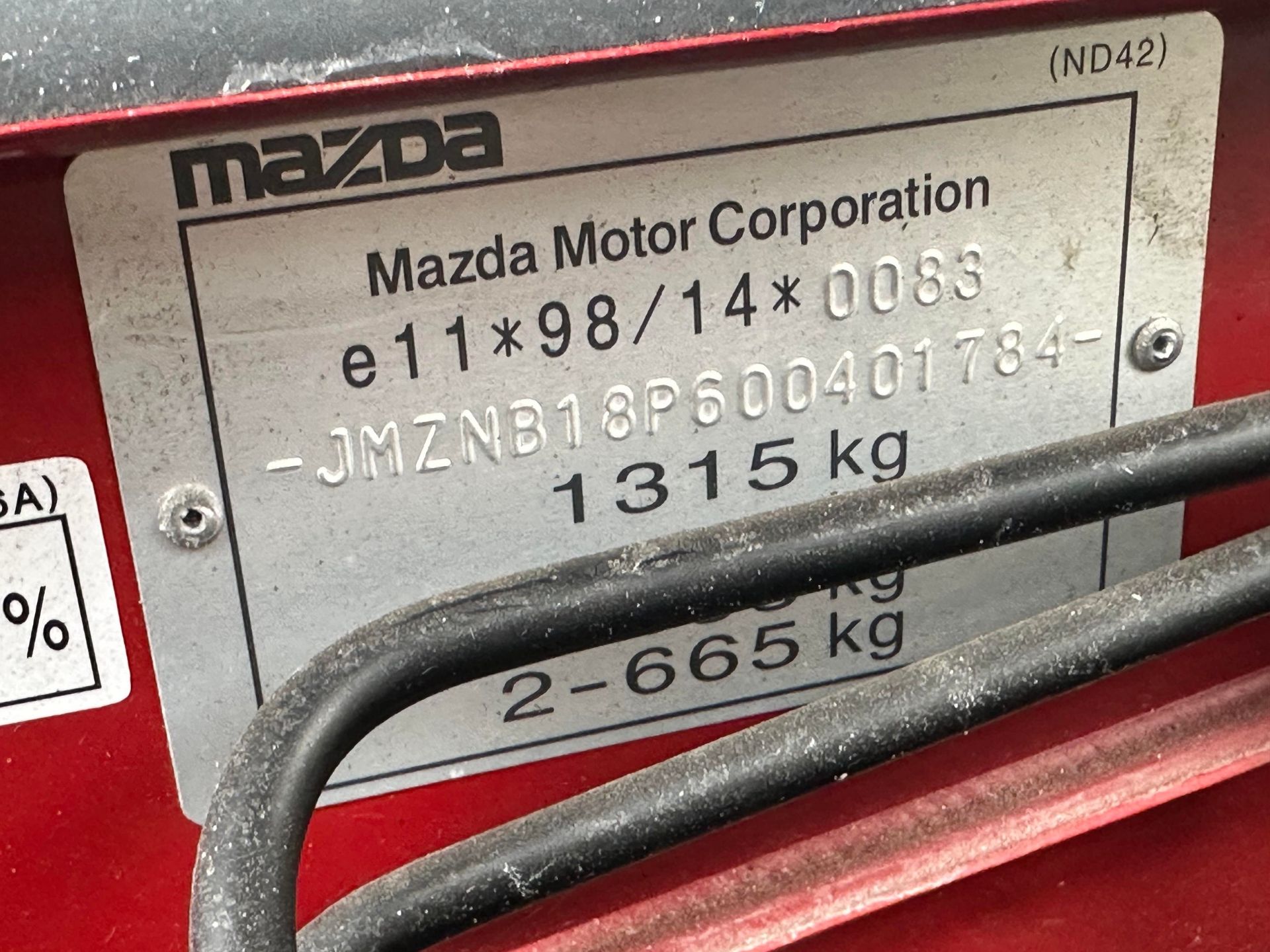 2004 Mazda MX-5 Registration YR04 KUX Chassis number JMZNB18P600401784 Red with a black leather - Bild 44 aus 45