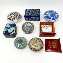 A Chinese blue and white box and cover, decorated a dragon, 11 cm diameter, and seven others (8)