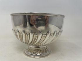 An Edward VII silver rose bowl, Sheffield 1908, 10.8 ozt